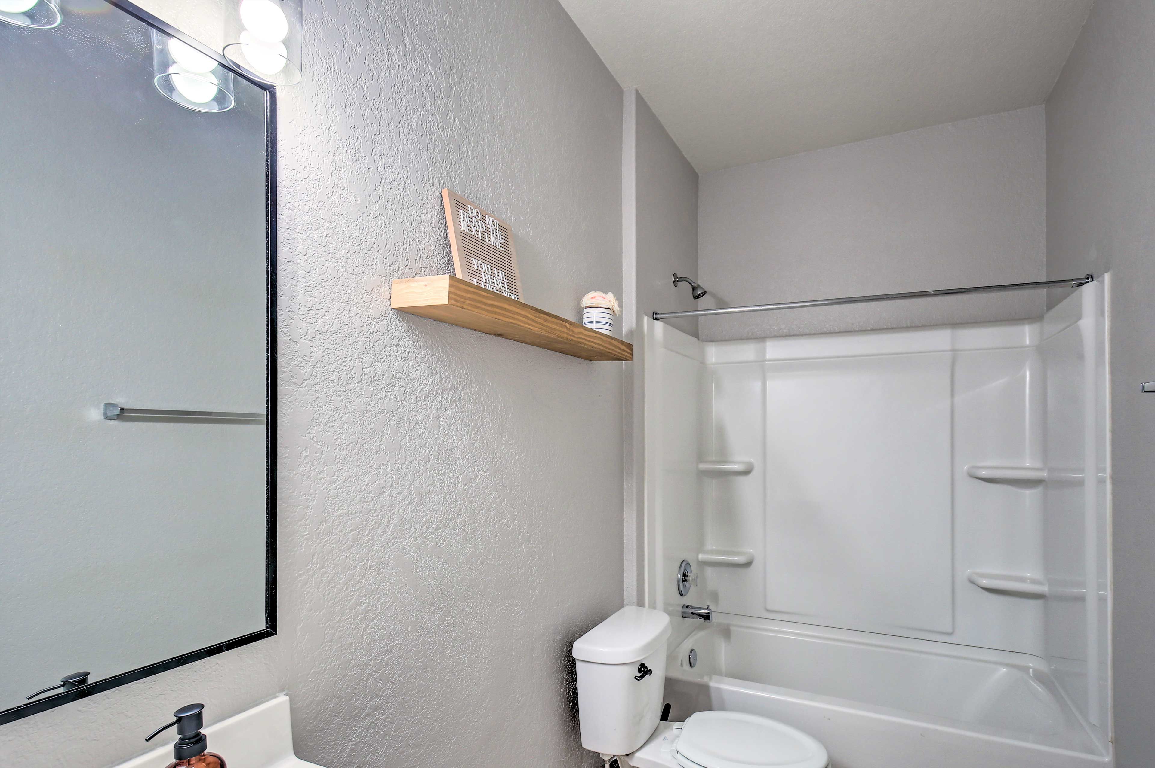 Full Bathroom | Complimentary Toiletries | Hair Dryer
