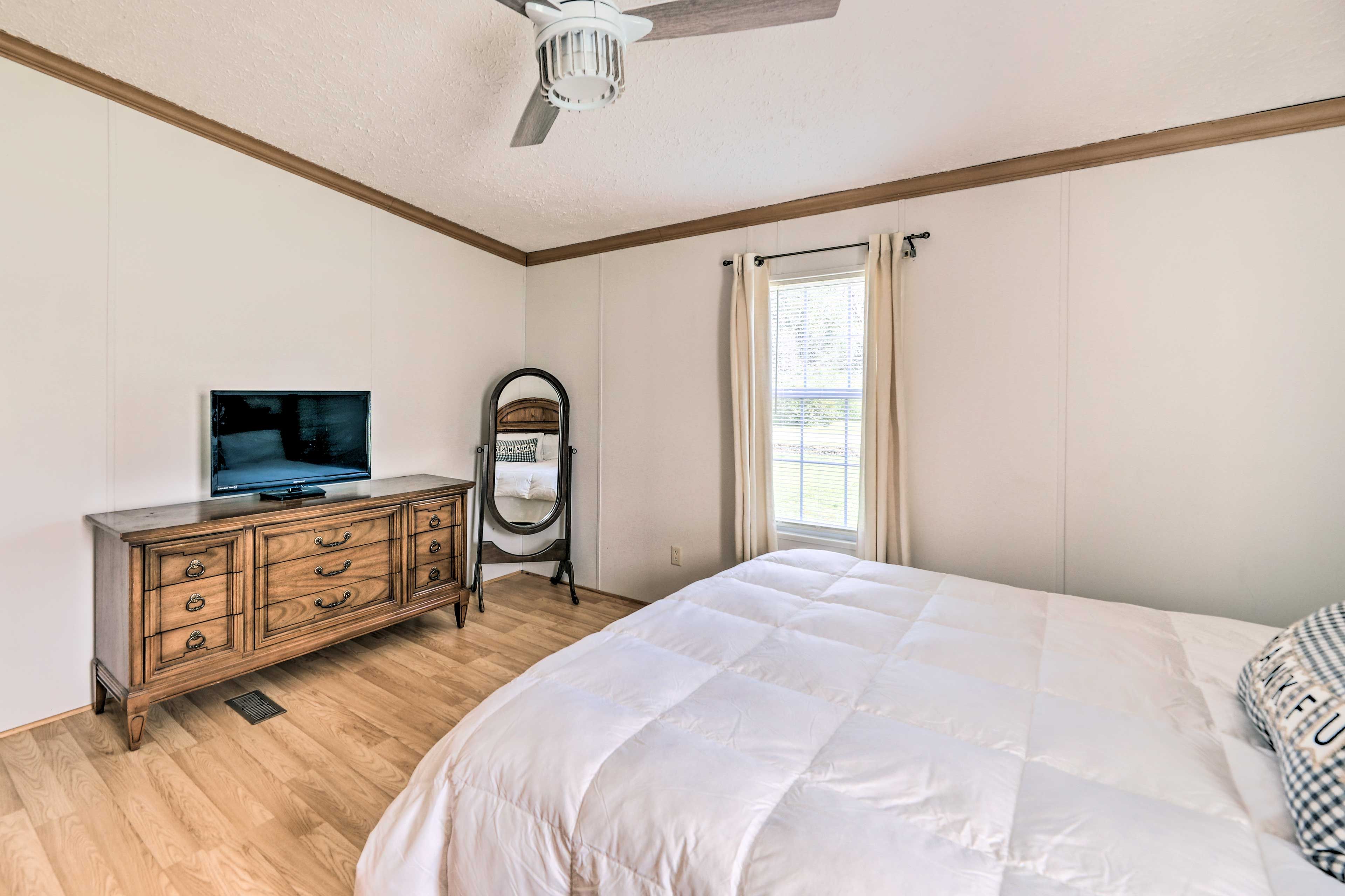 Bedroom 1 | King Bed