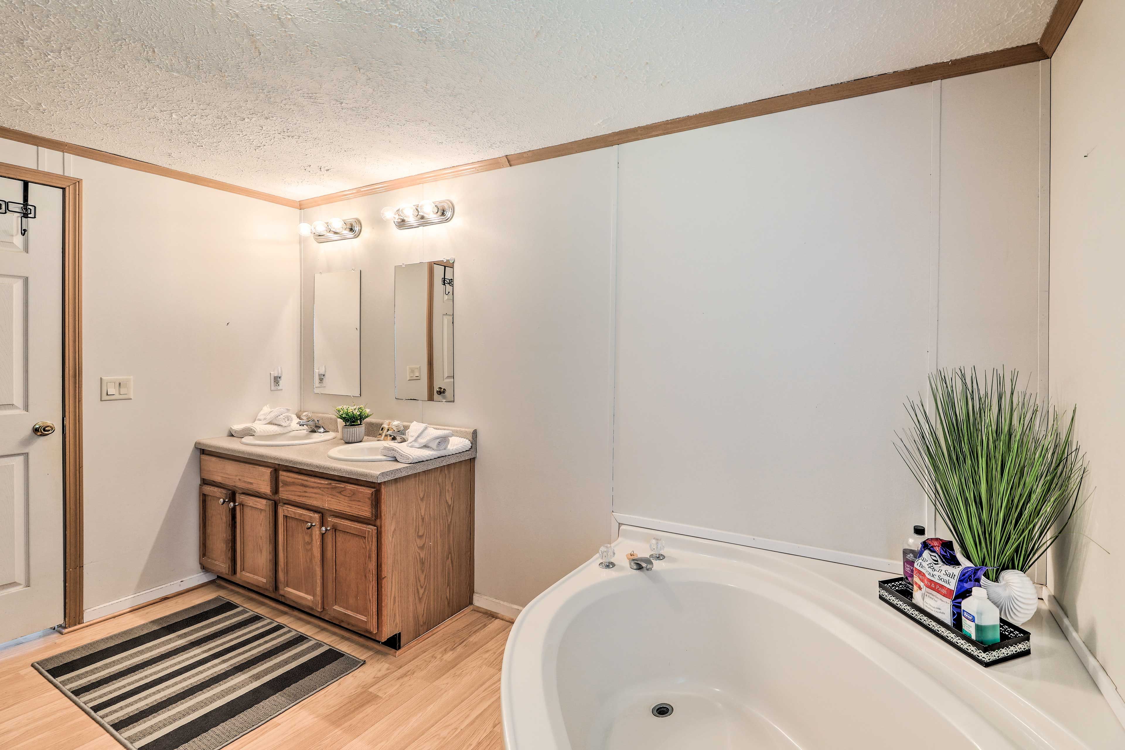 En-Suite Bathroom | Complimentary Toiletries