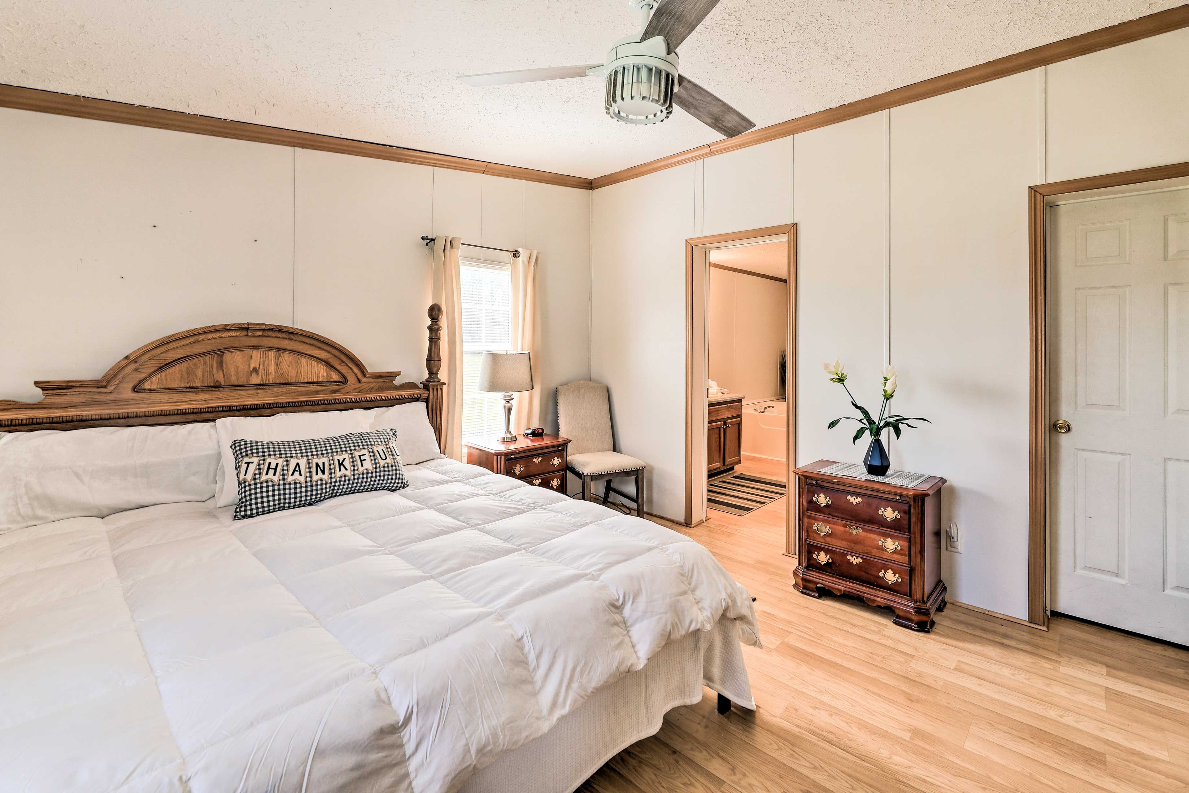 Bedroom 1 | Smart TV w/ Cable