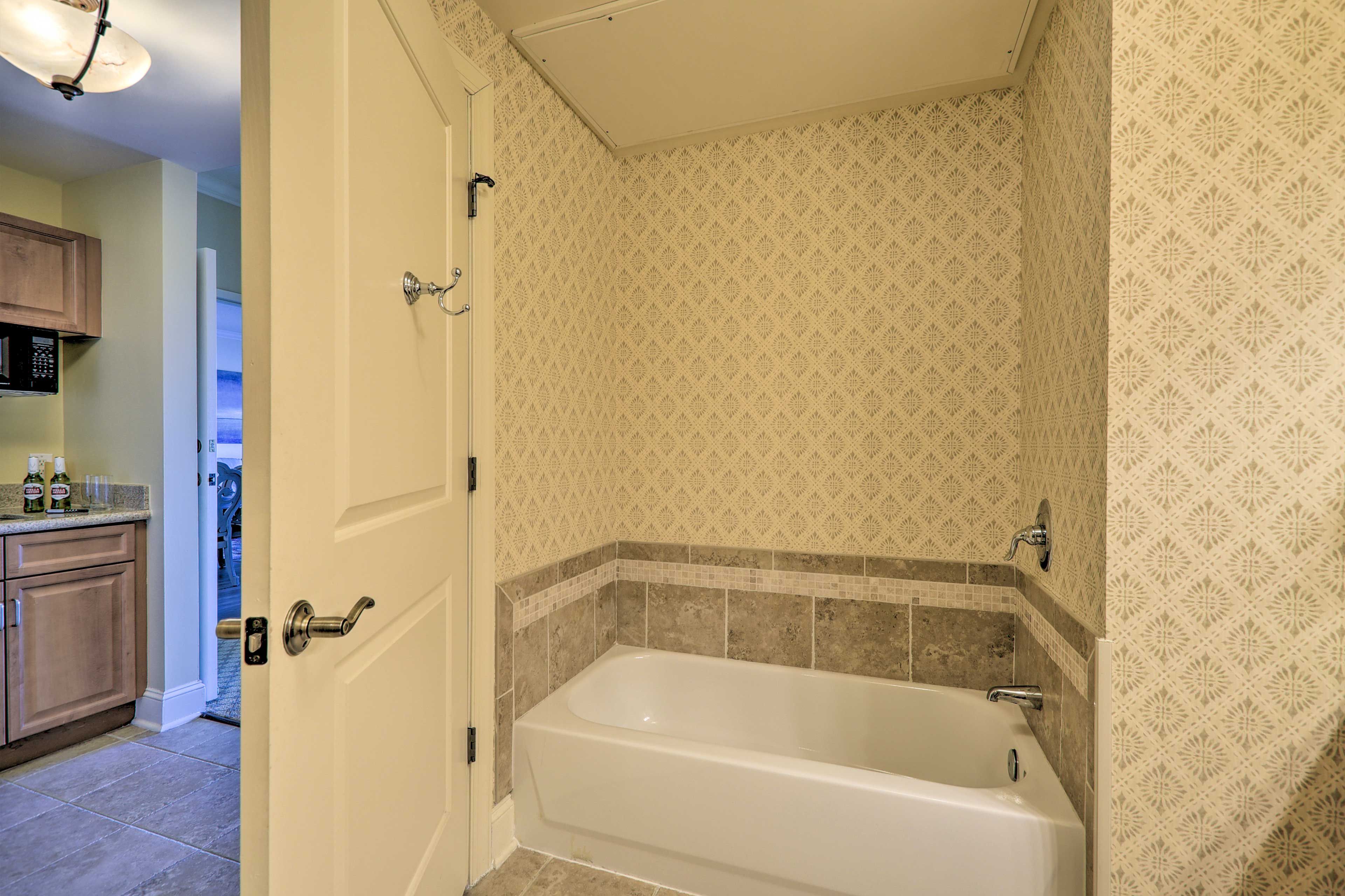 Full Bathroom | Complimentary Toiletries | Hair Dryer | Towels Provided