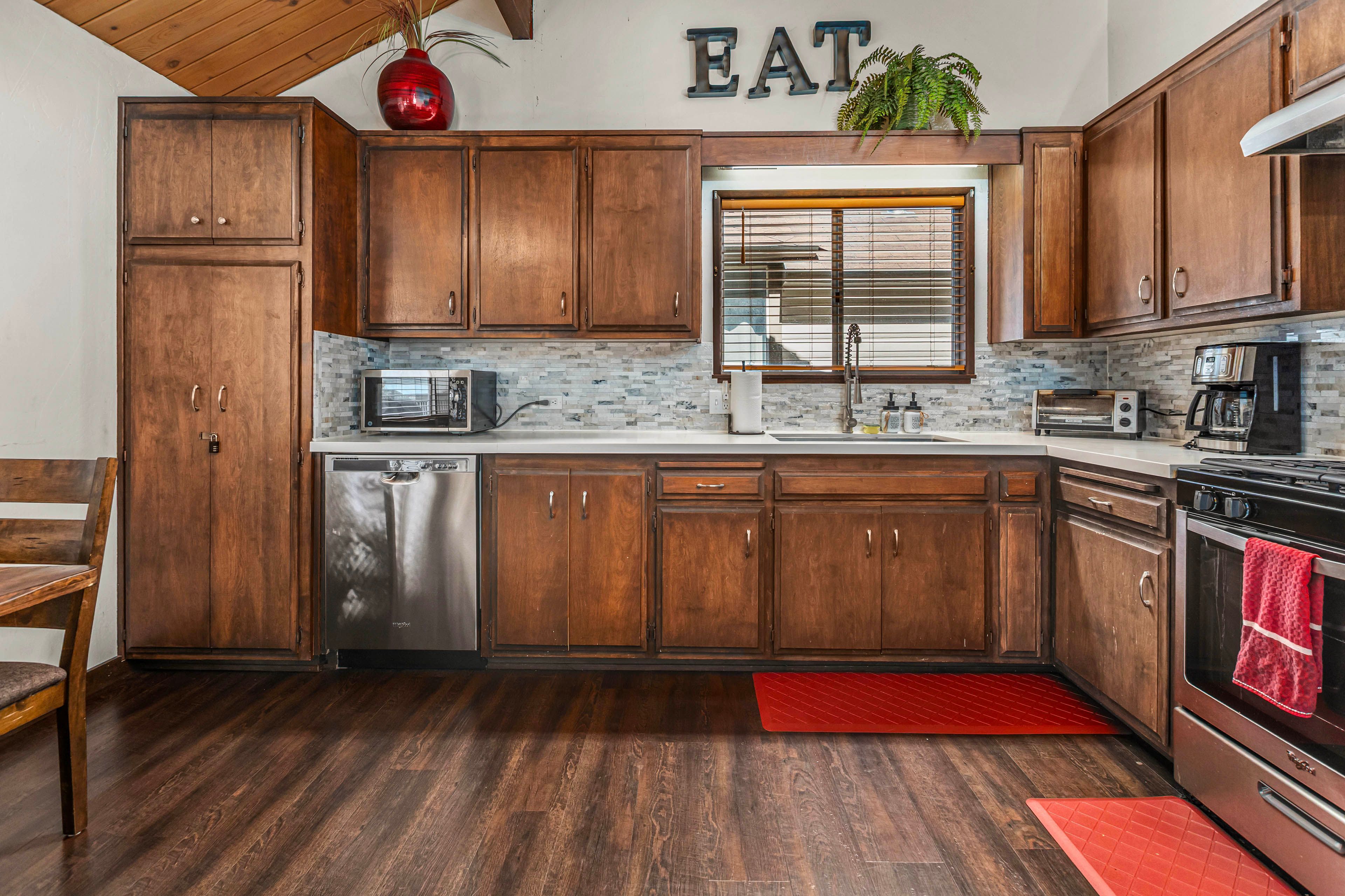 Kitchen | Fully Equipped | Main Level | Cooking Basics | Garbage Disposal