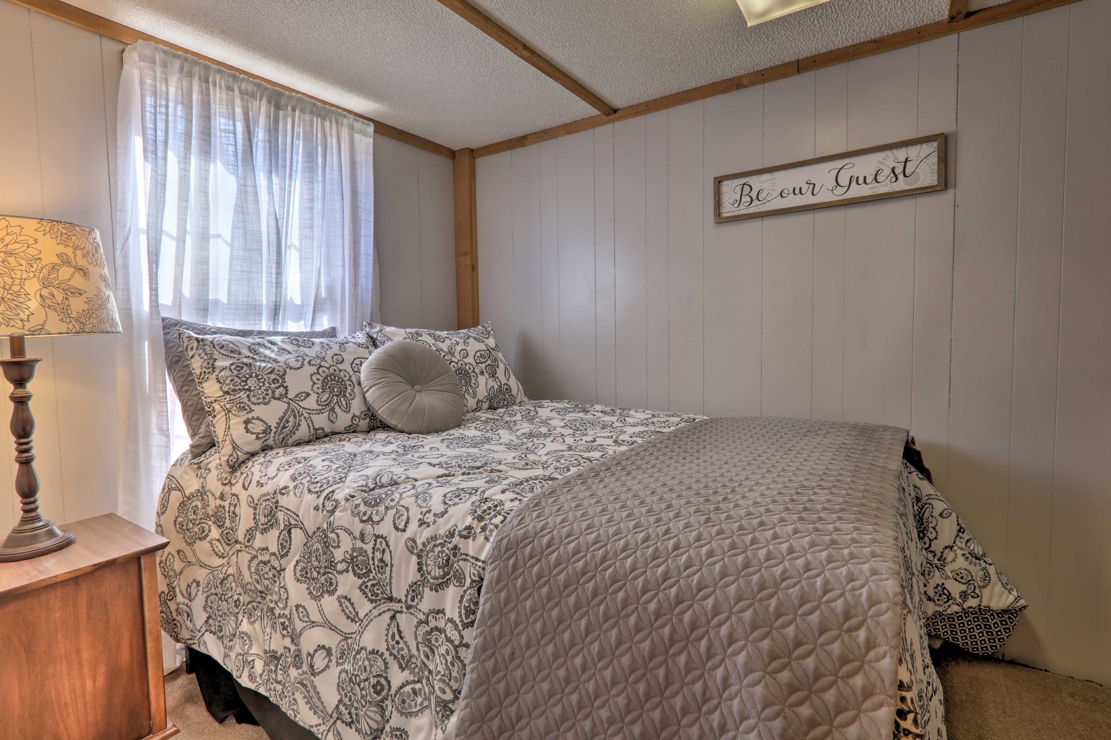 Bedroom | Full Bed