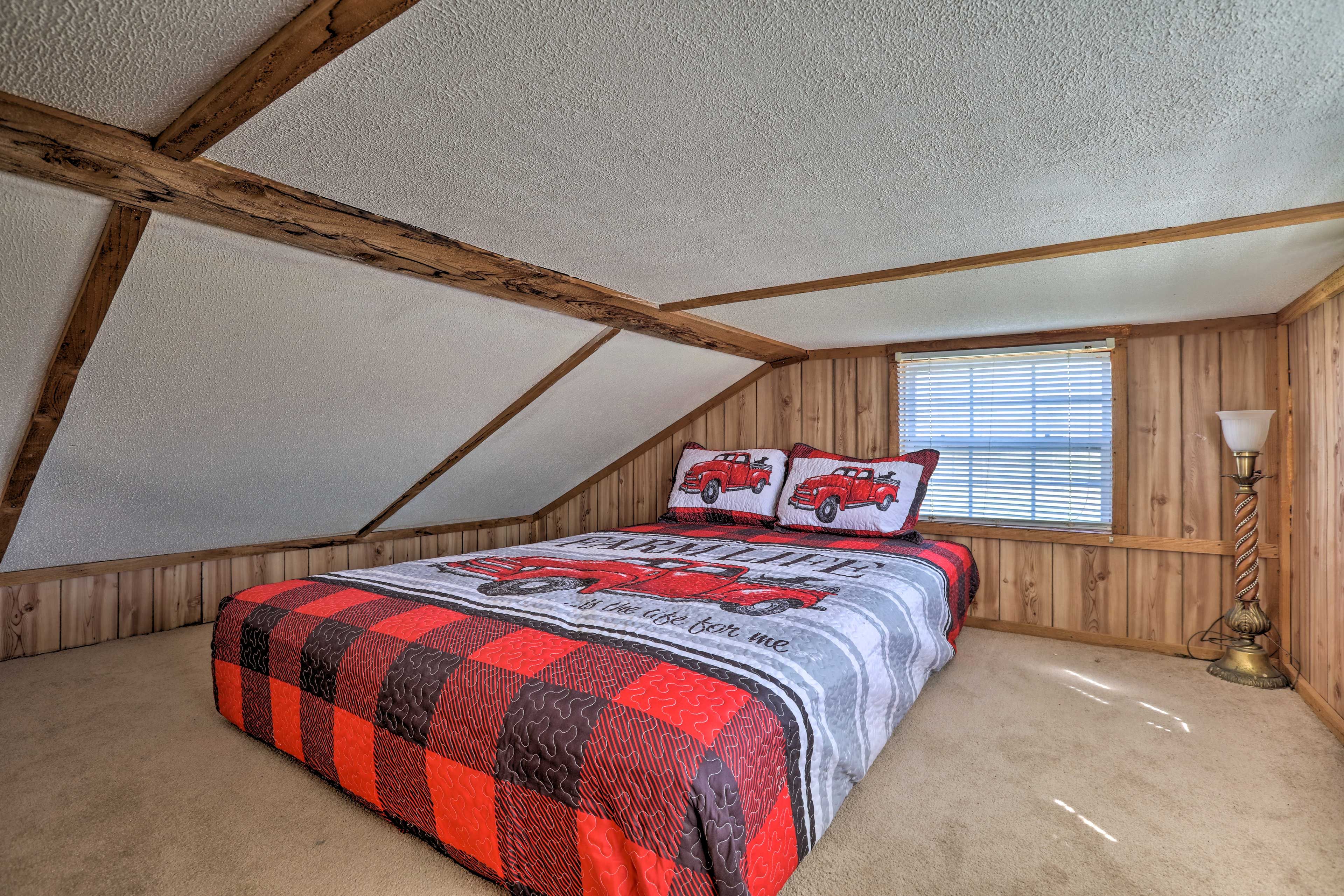 Loft | Queen Bed