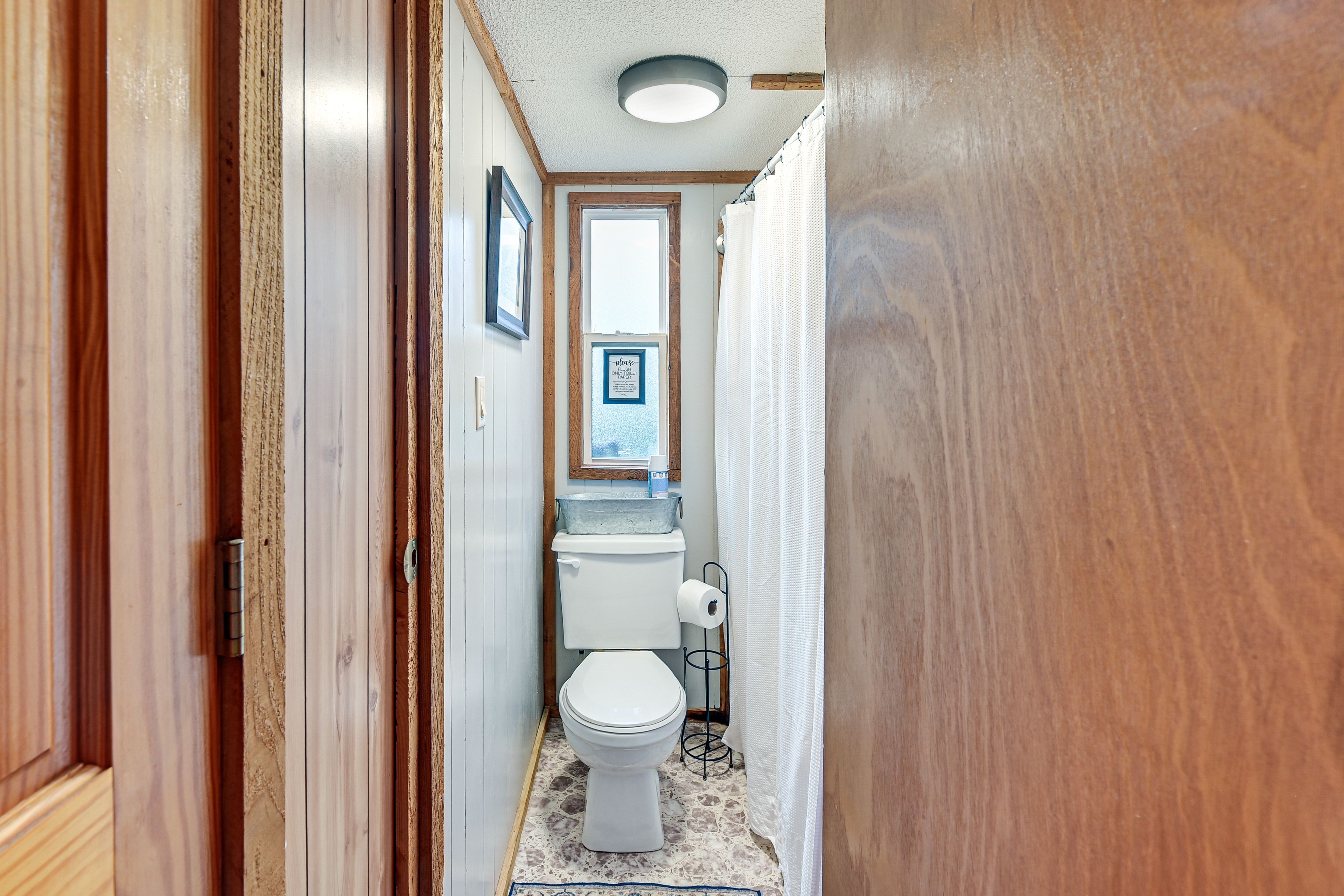 Full Bathroom | Complimentary Toiletries | Towels Provided | Main Level