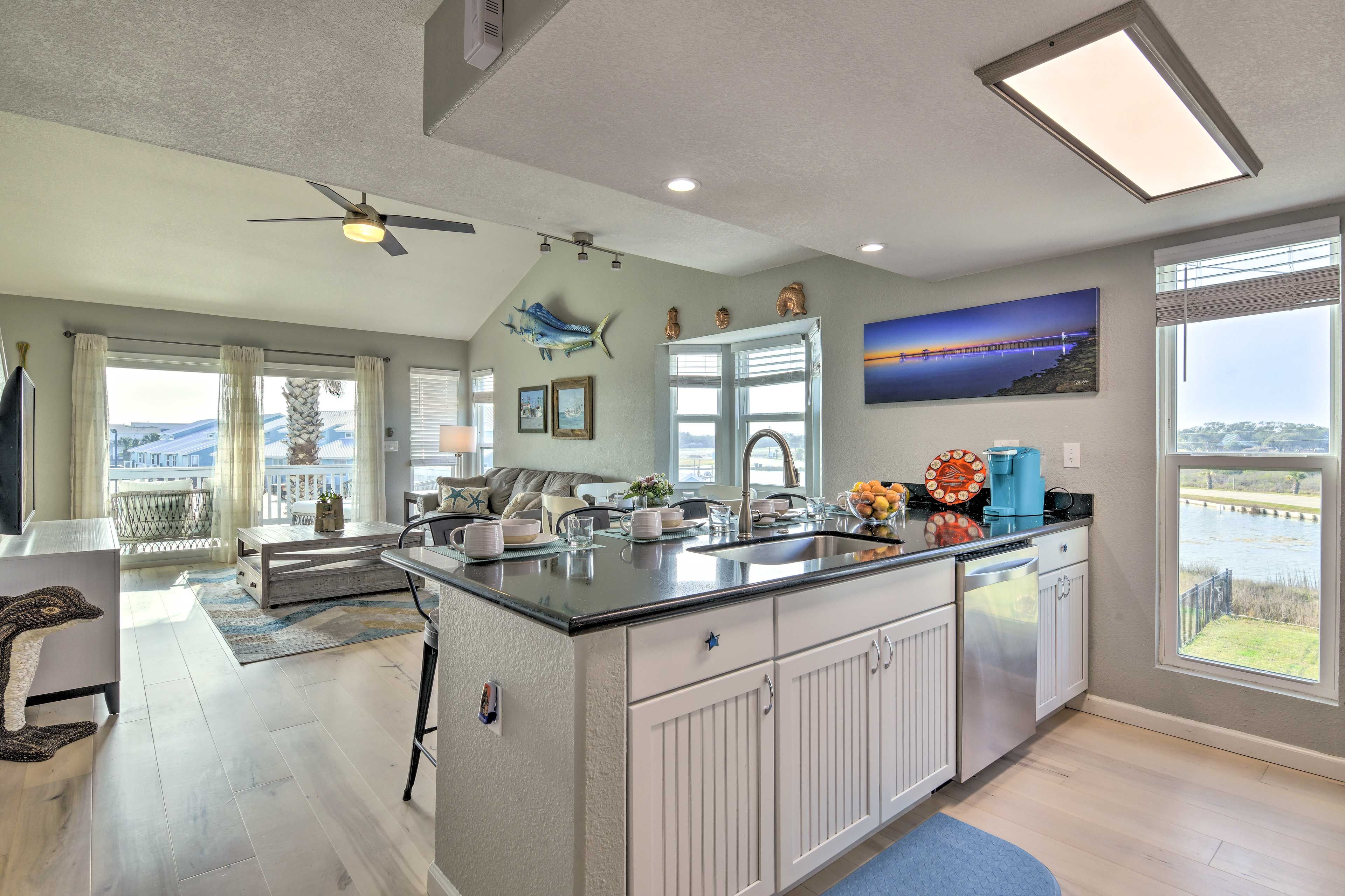 Kitchen | Fully Equipped w/ Cooking Basics