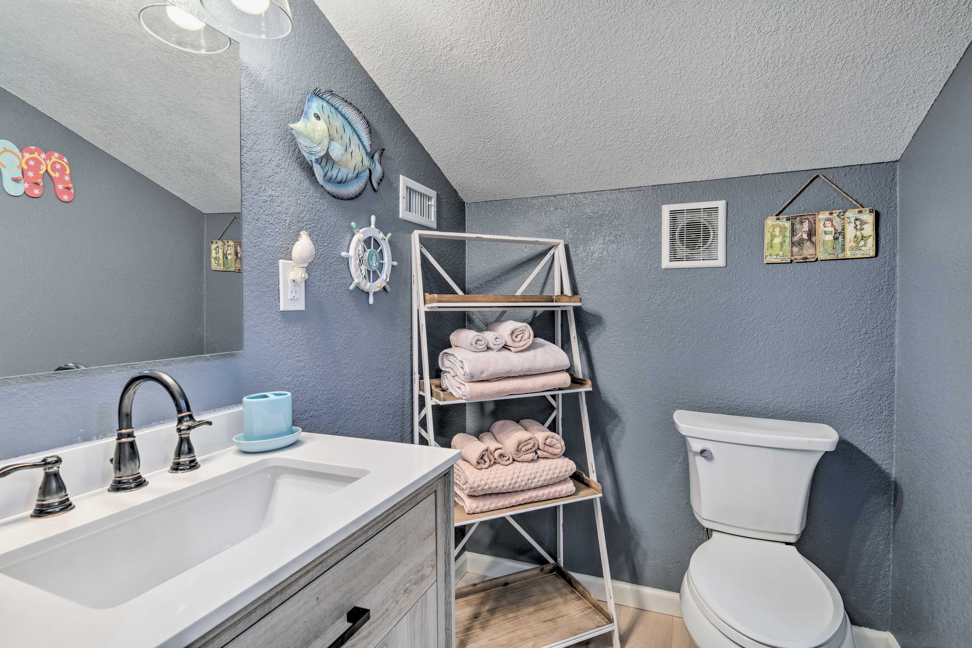 En-Suite Bathroom | Towels Provided