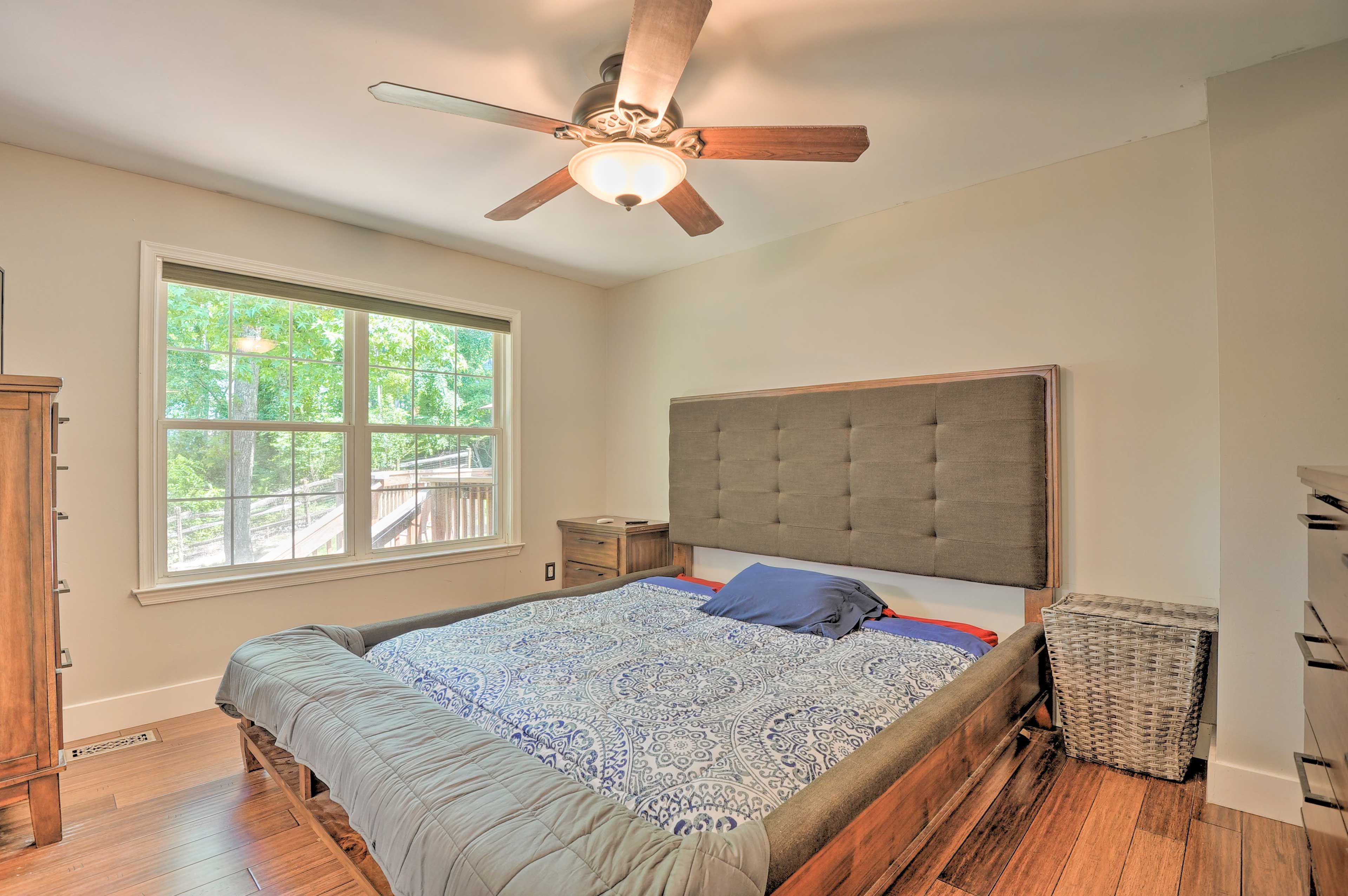 Bedroom 1 | King Bed | 1st Floor