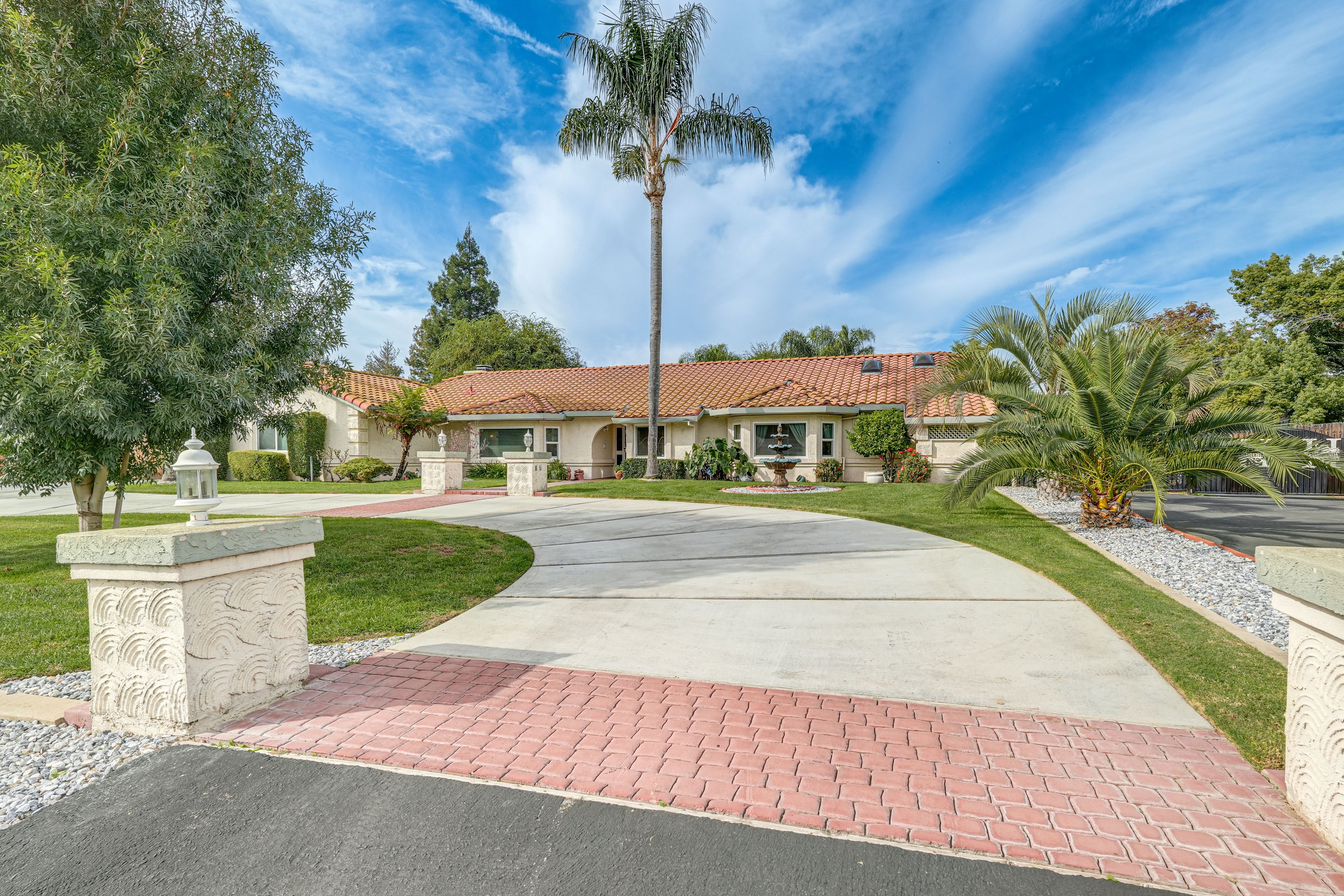 Parking | Driveway (2 Vehicles) | Covered Parking (1 Vehicle)