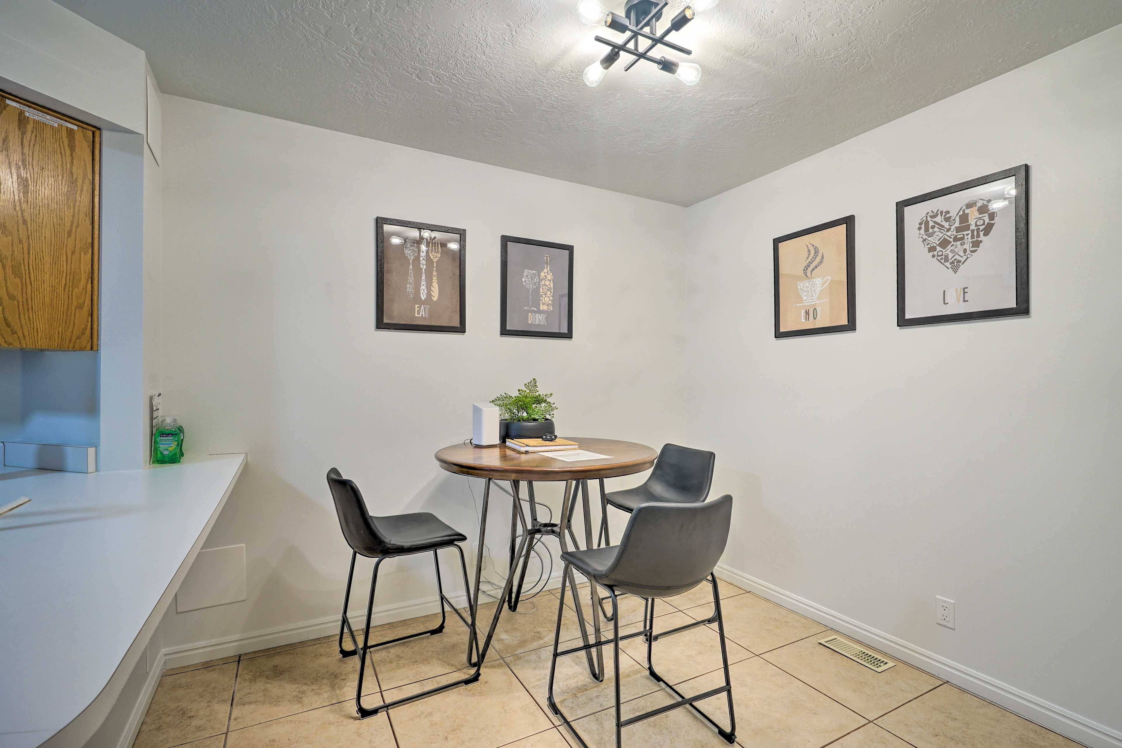 Dining Area | Breakfast Table