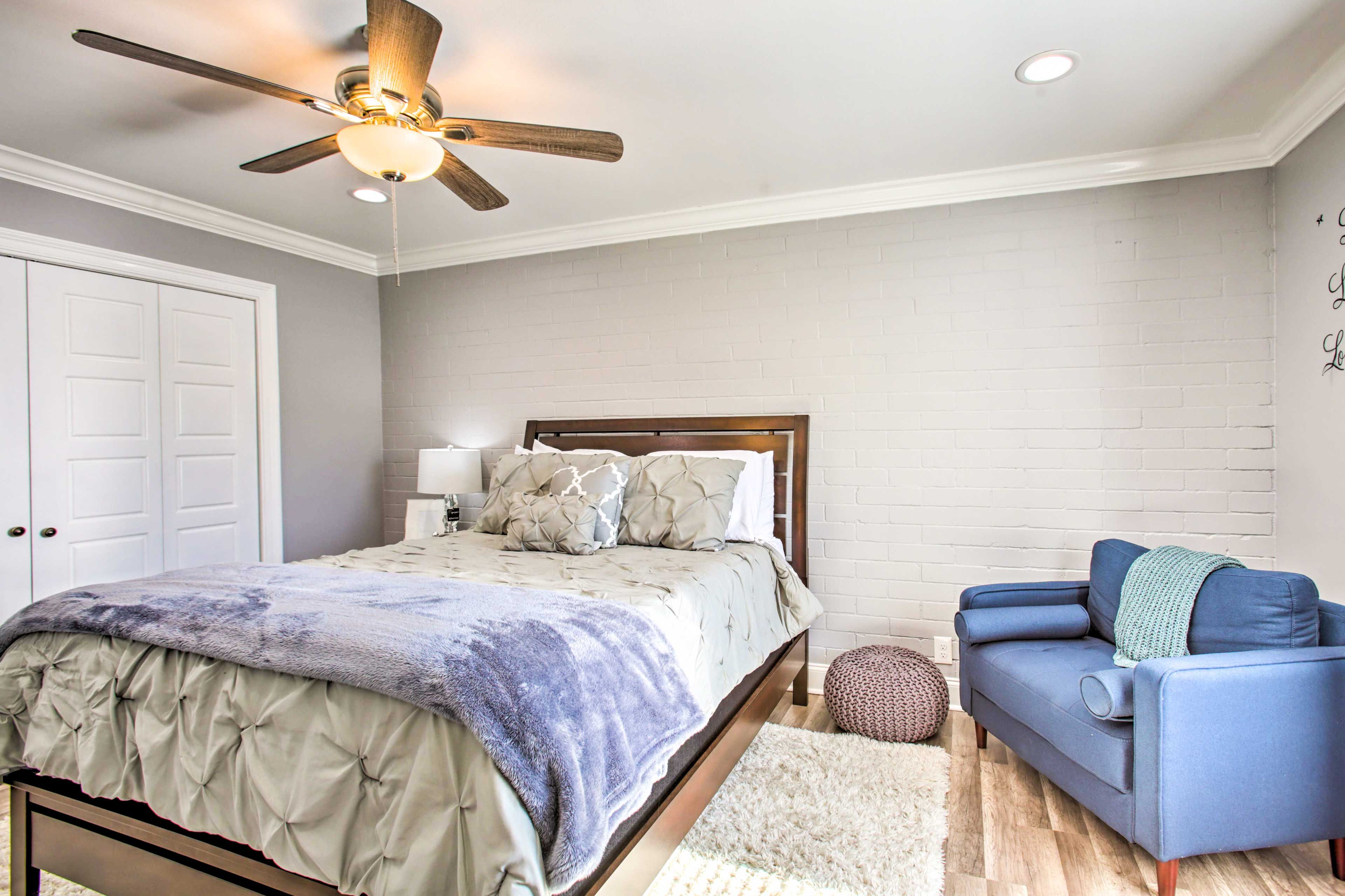 Bedroom 1 | Hangers