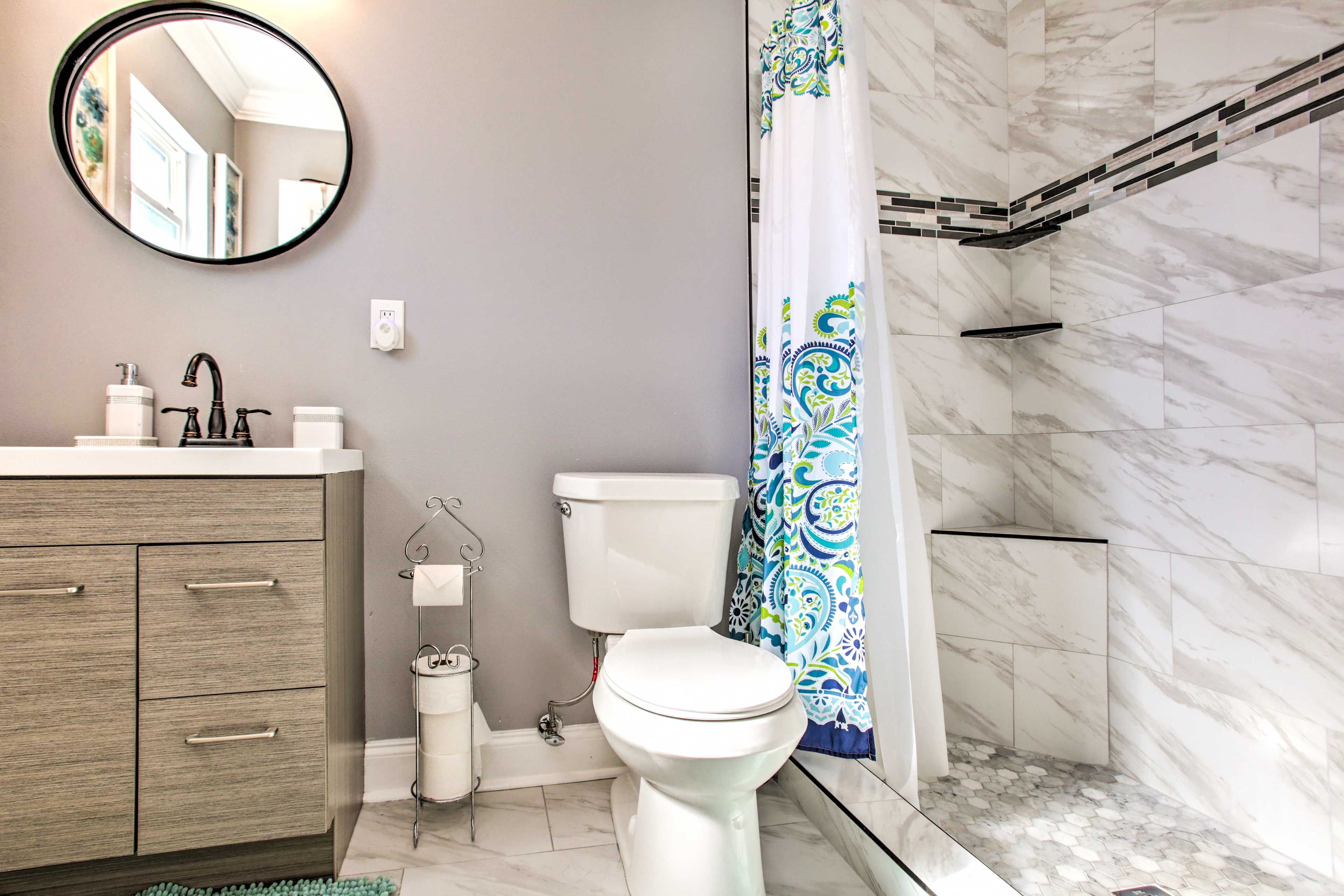 En-Suite Bathroom | Complimentary Toiletries | Towels Provided