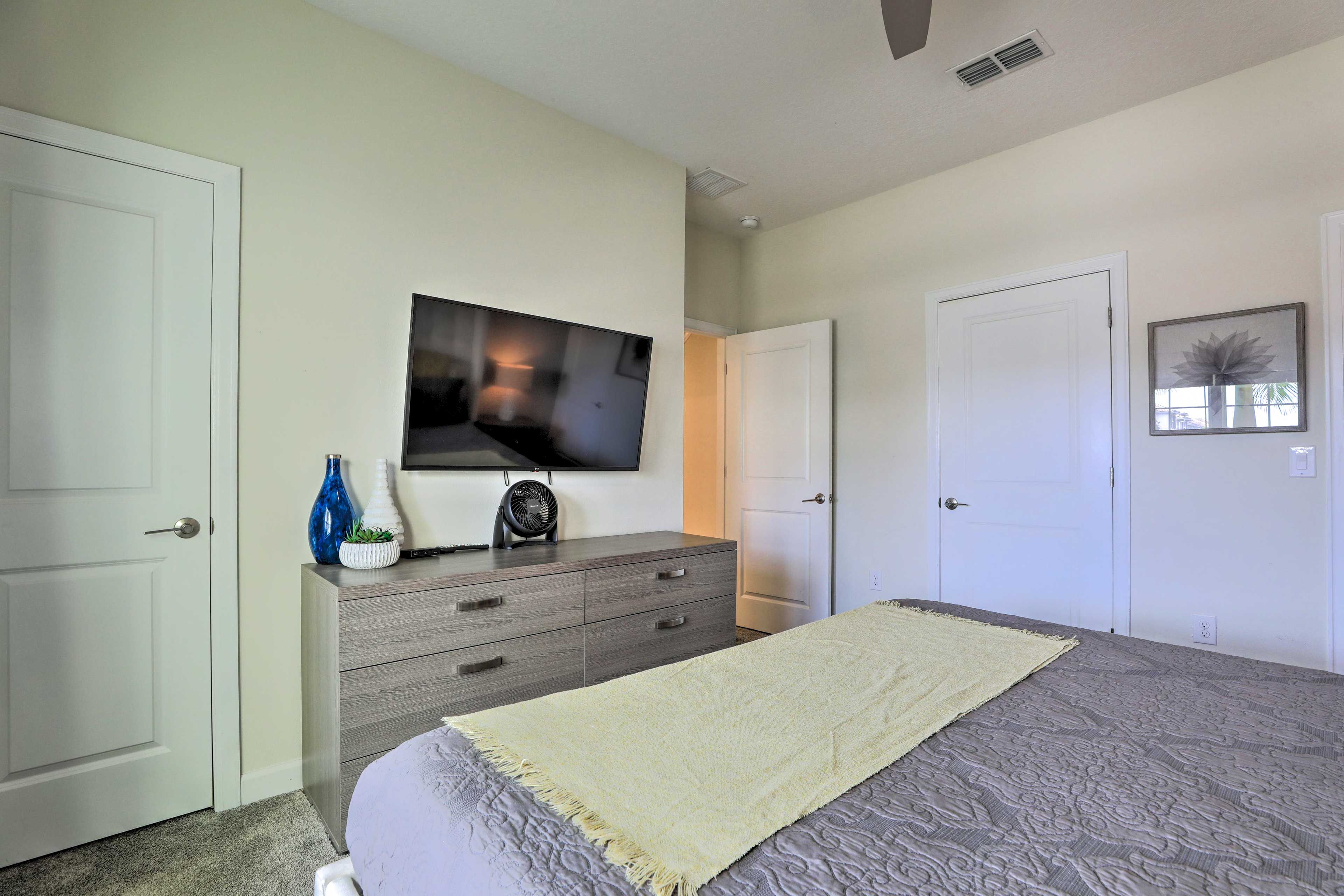 Bedroom 1 | Smart TV w/ Cable
