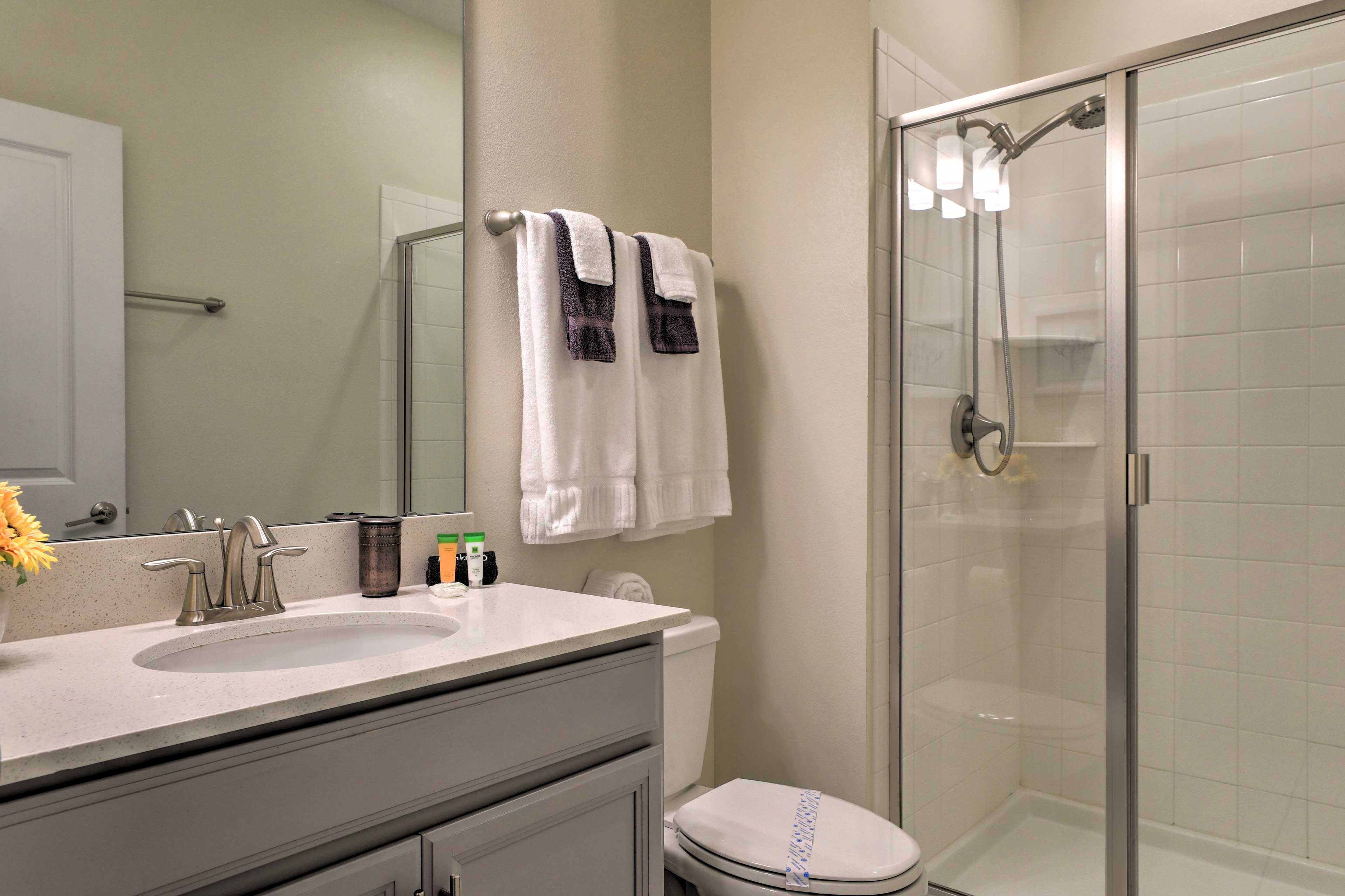 Full Bathroom | Linens & Towels | Complimentary Toiletries | Hair Dryer