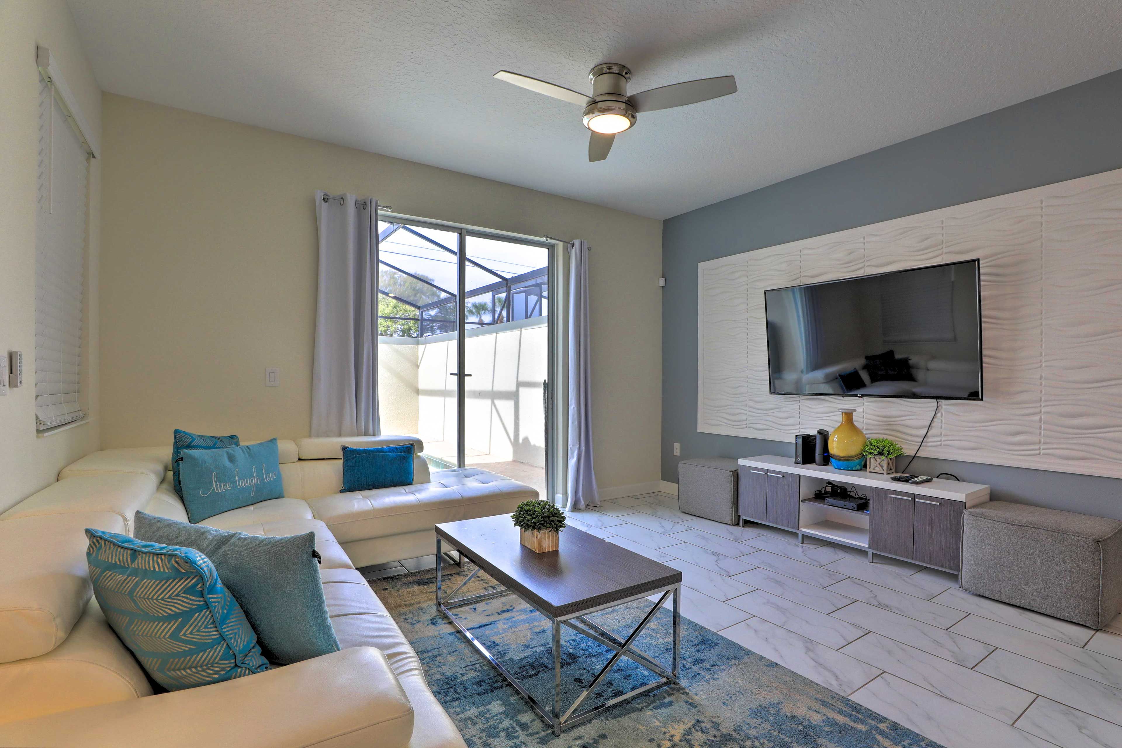 Living Room | Smart TV w/ Cable