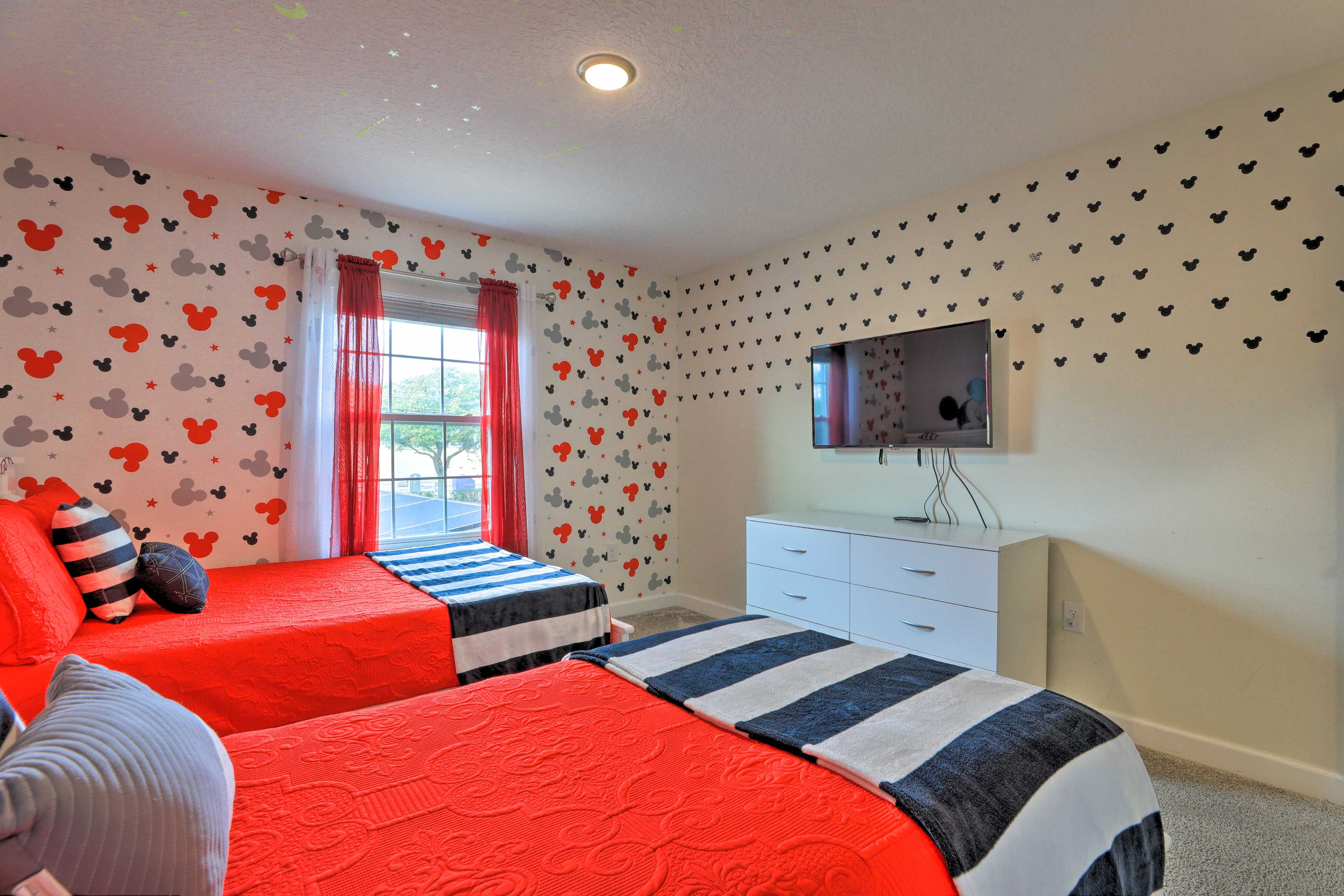 Bedroom 4 | Smart TV w/ Cable