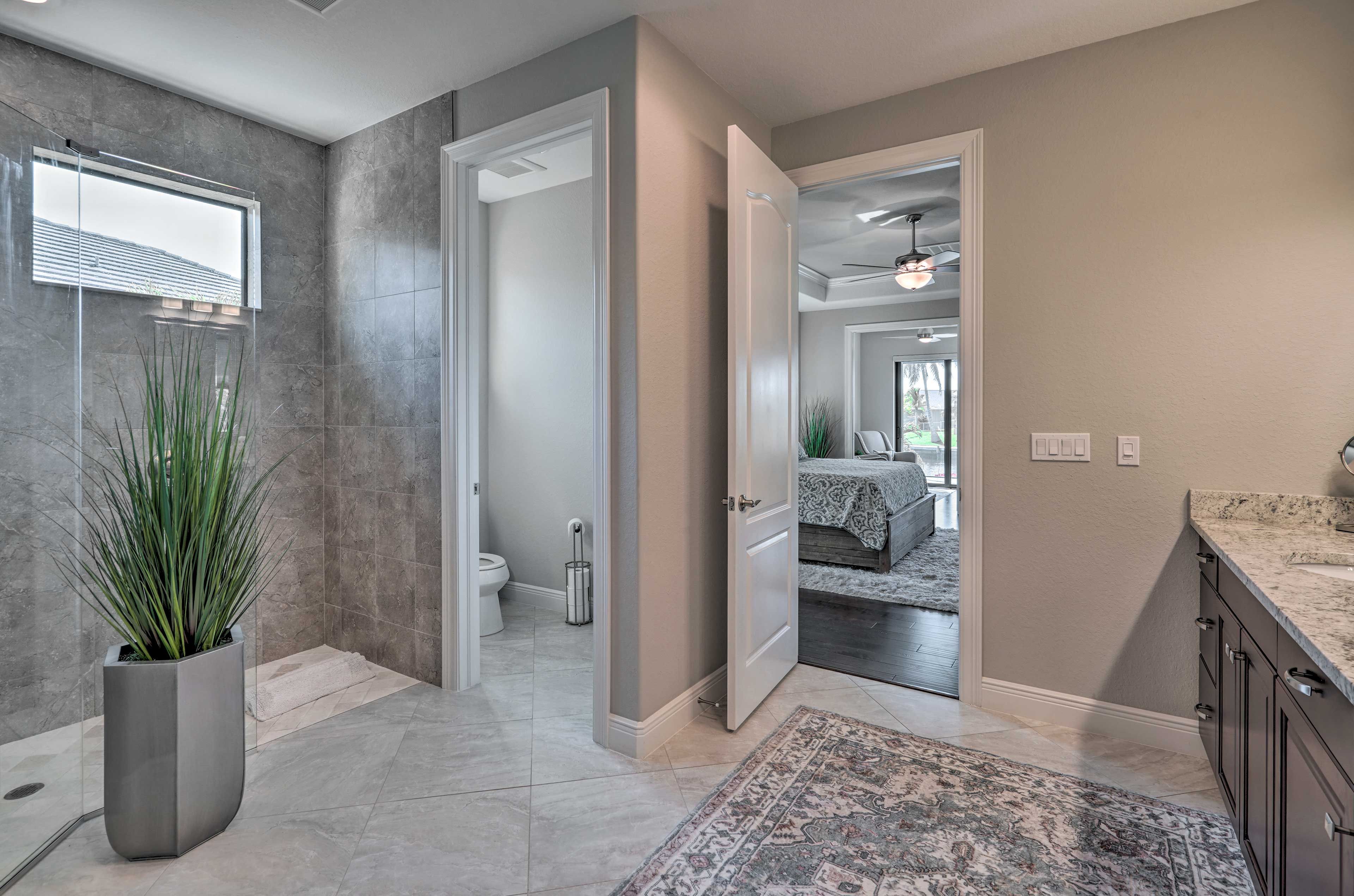 En-Suite Bathroom | Towels Provided