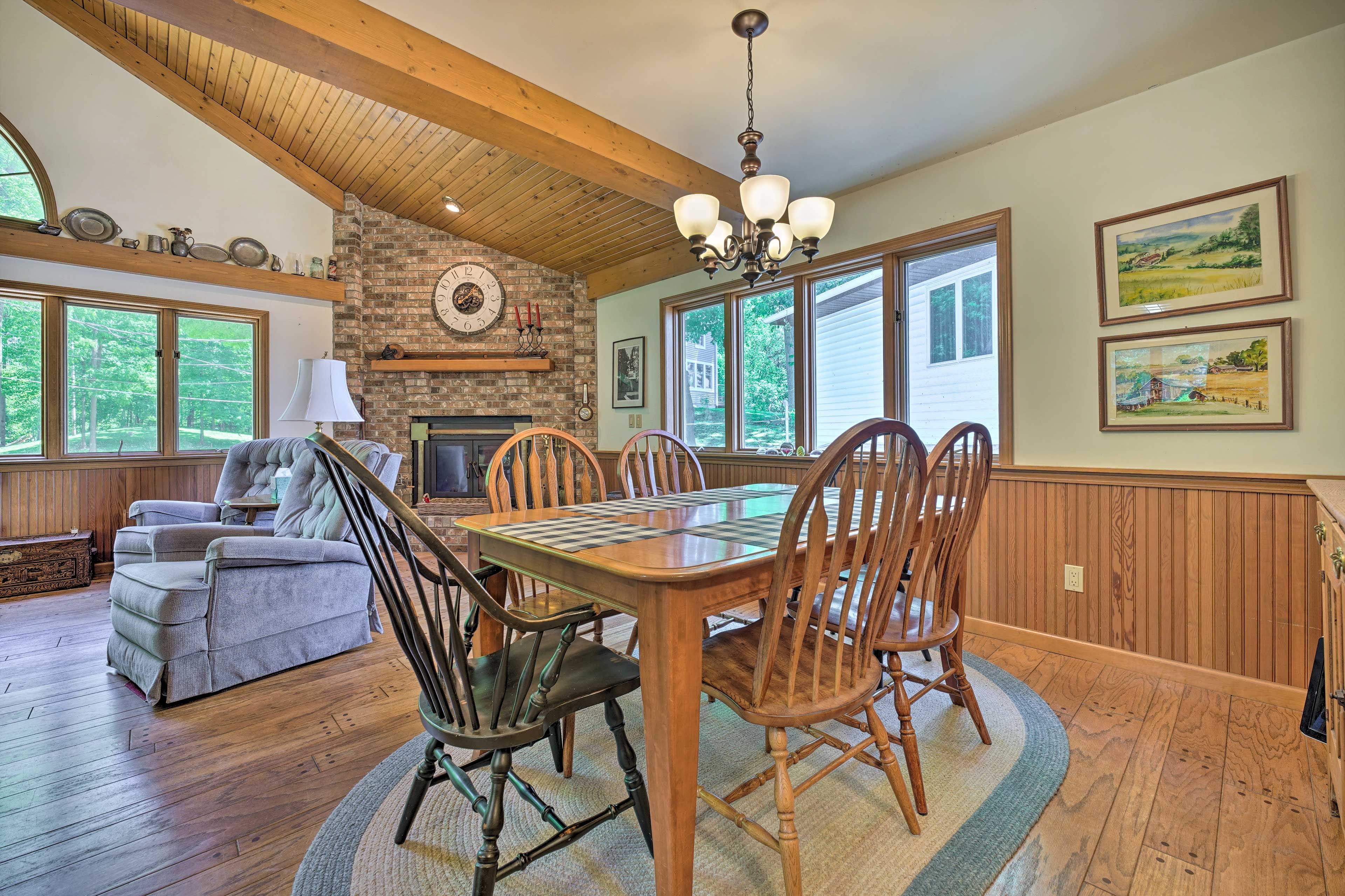 Dining Room | Dishware/Flatware Provided | Fireplace | 2nd Level