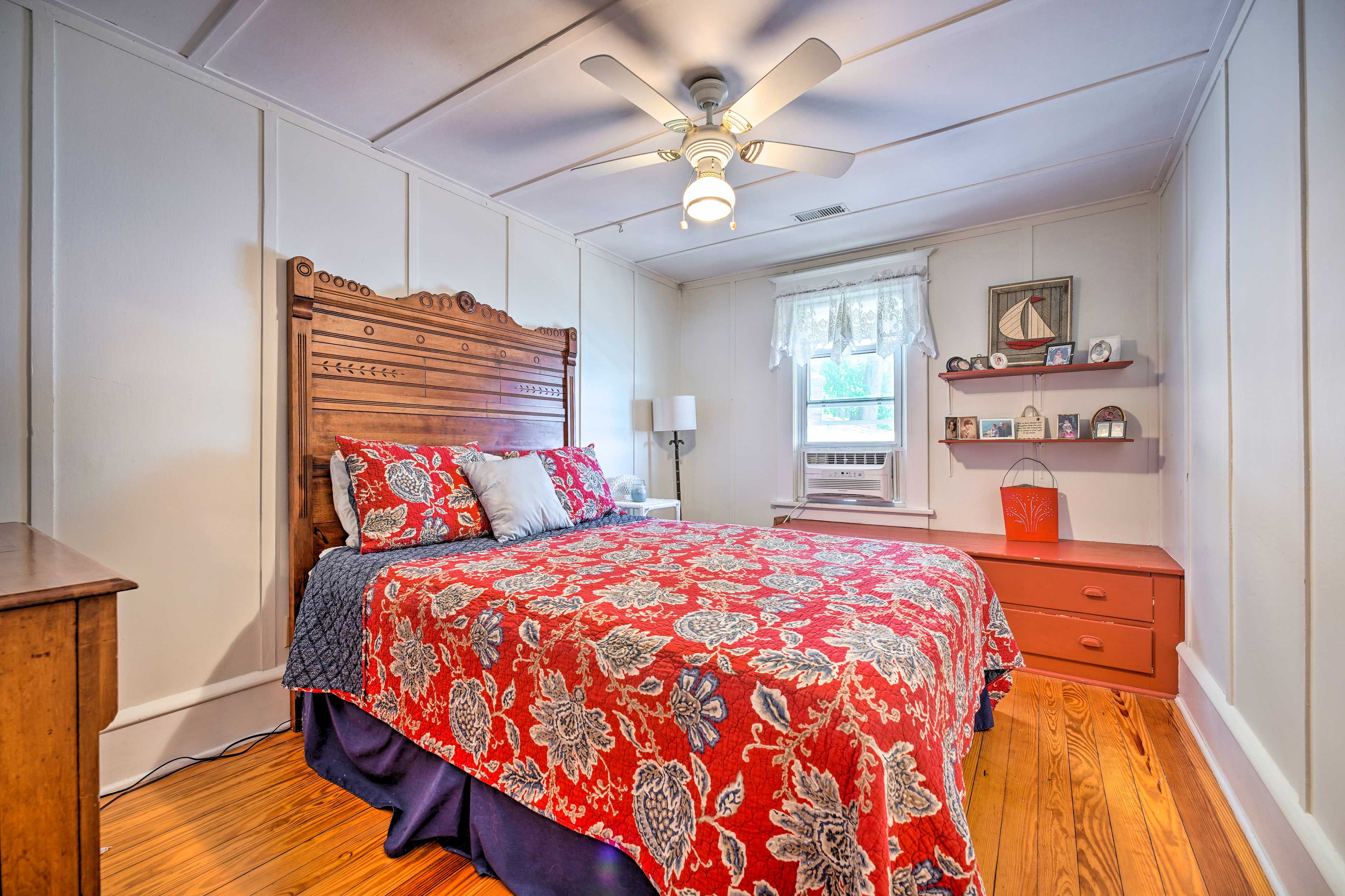 Bedroom 2 | Queen Bed | Linens Provided | 3rd Level