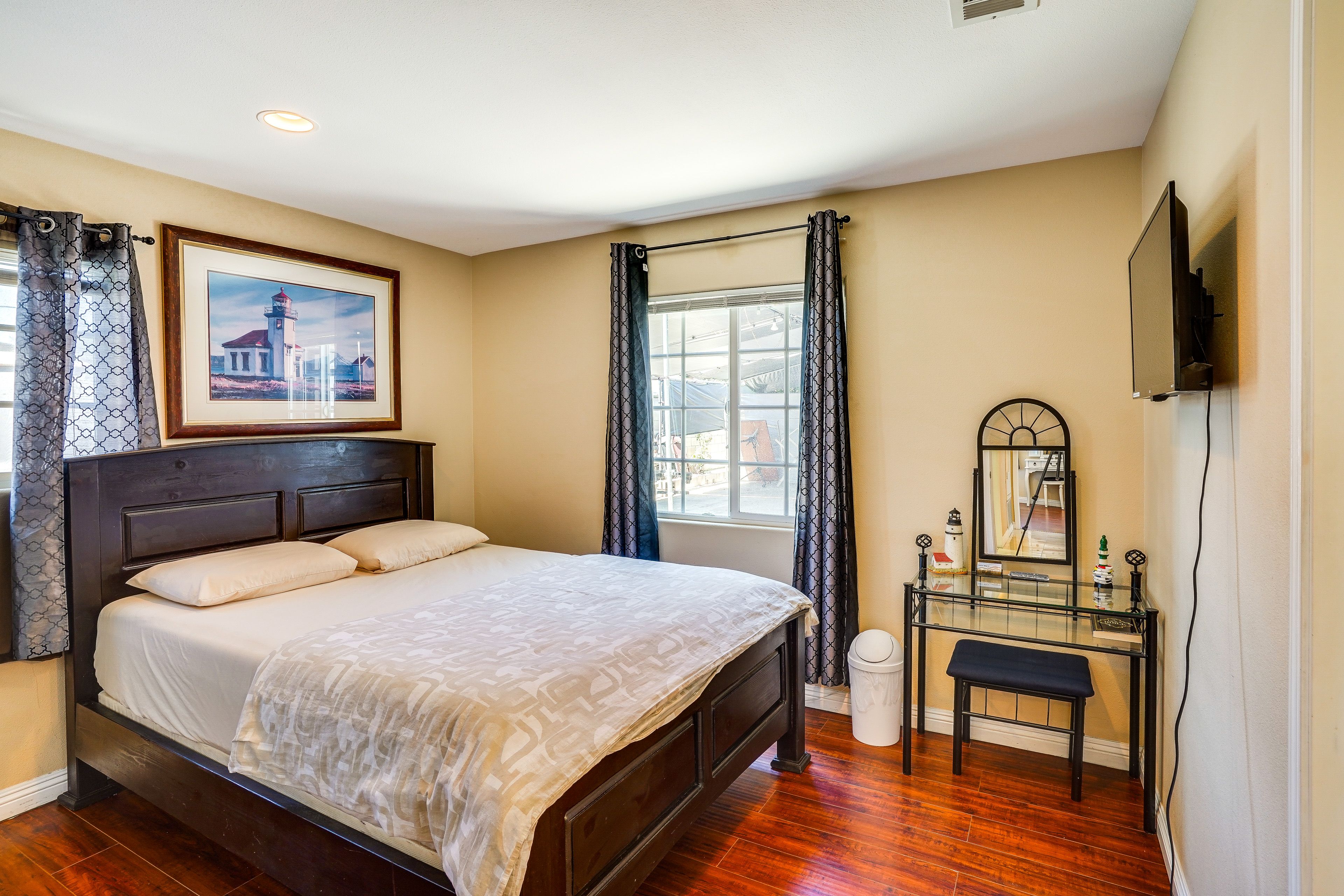 Bedroom 1 | Queen Bed | Linens & Towels | Smart TV | Vanity | En-Suite Bathroom