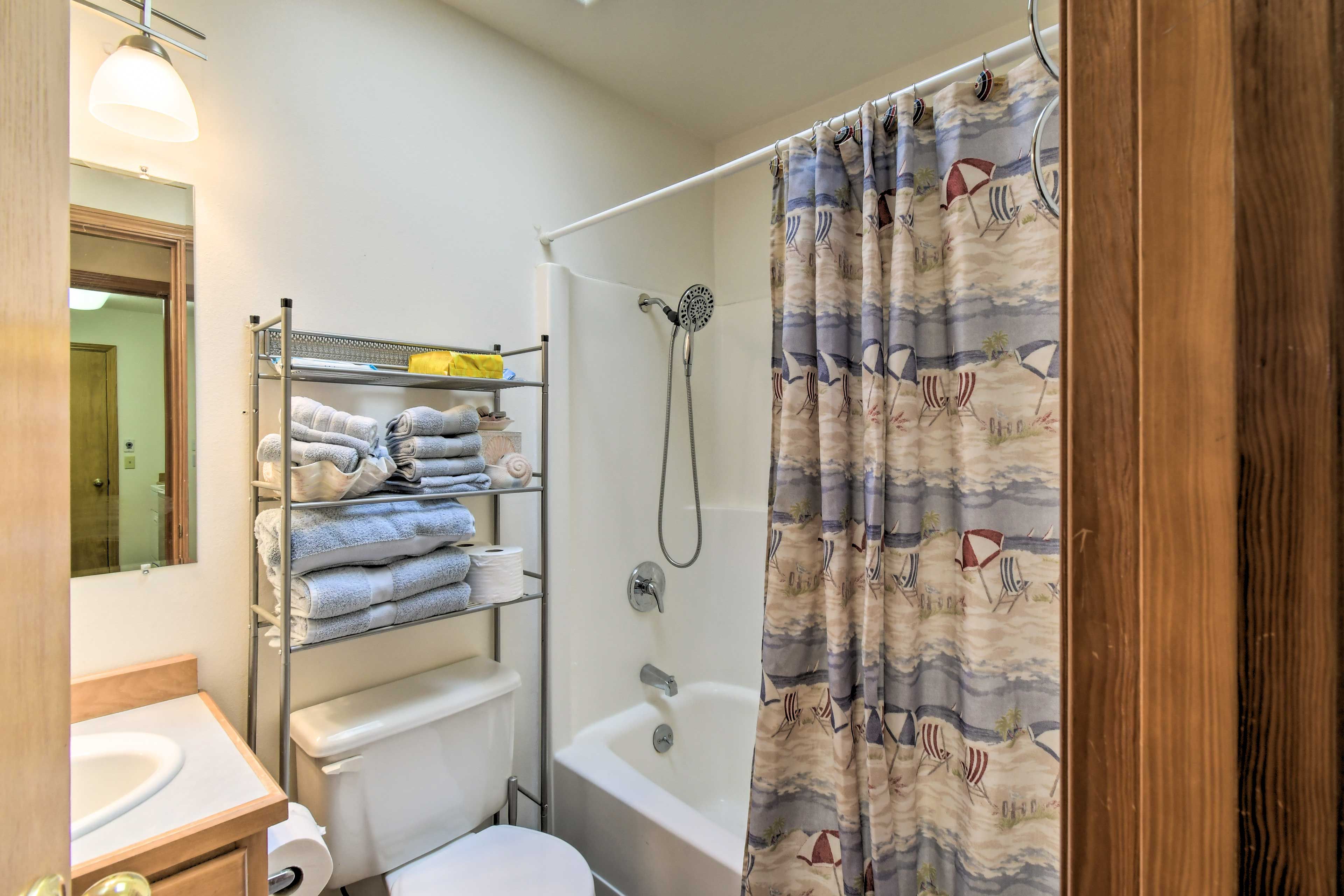 Full Bathroom | Complimentary Toiletries