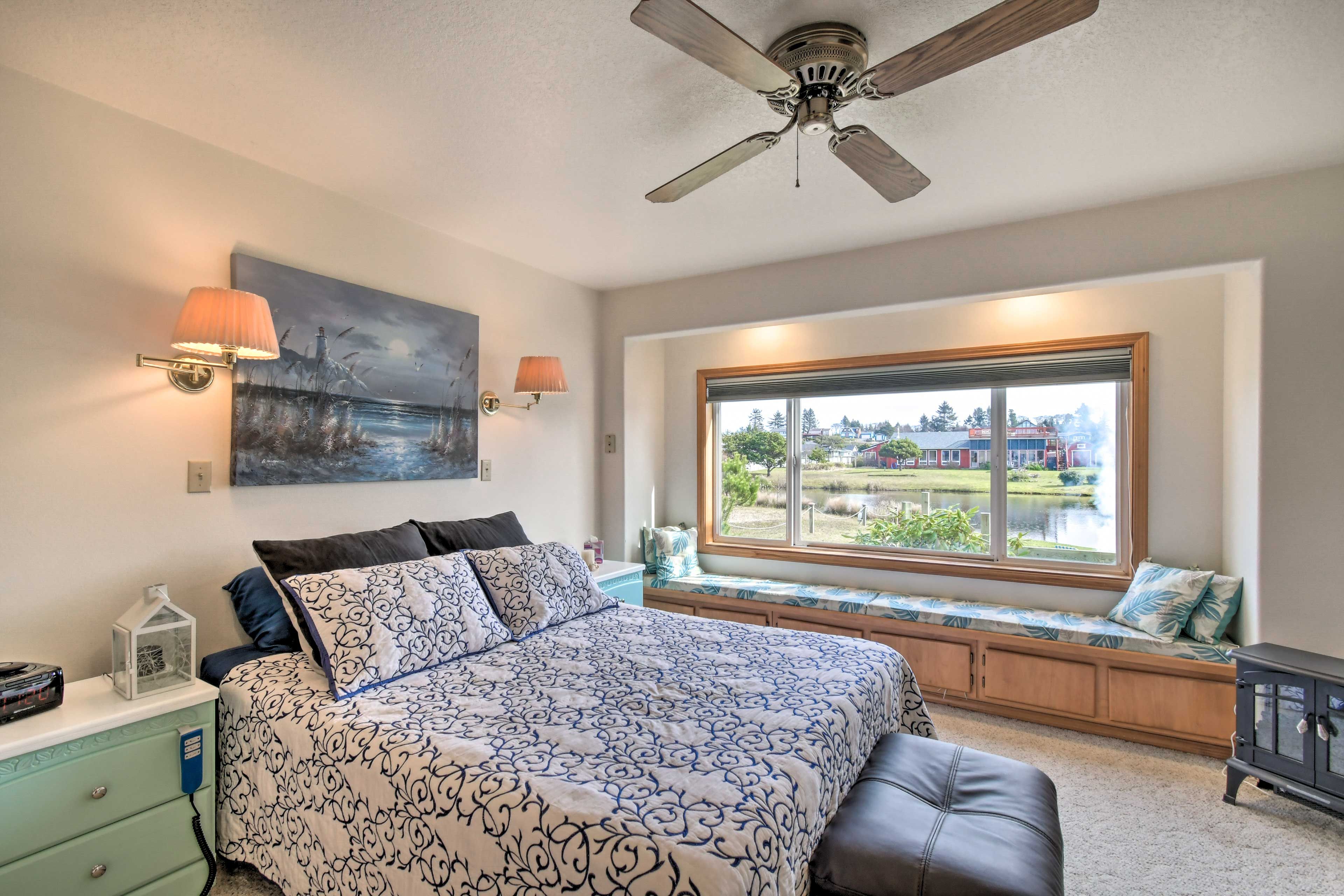 Bedroom 1 | Queen Bed