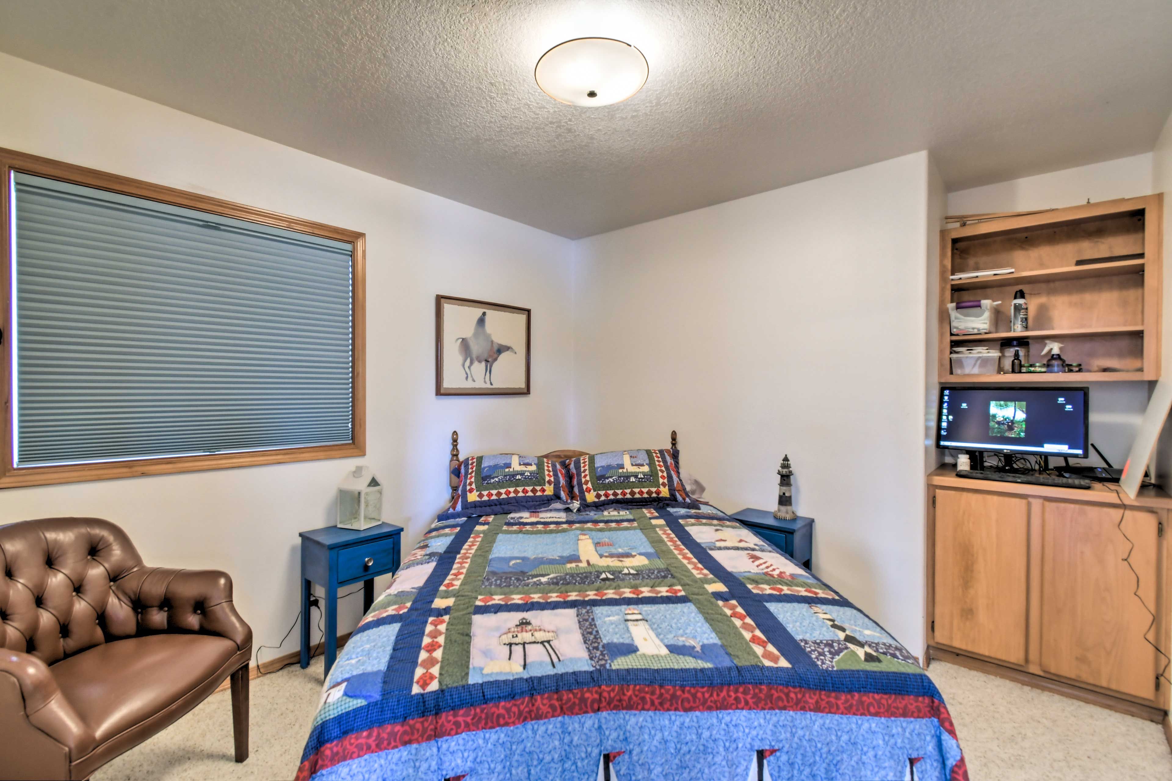 Bedroom 2 | Queen Bed