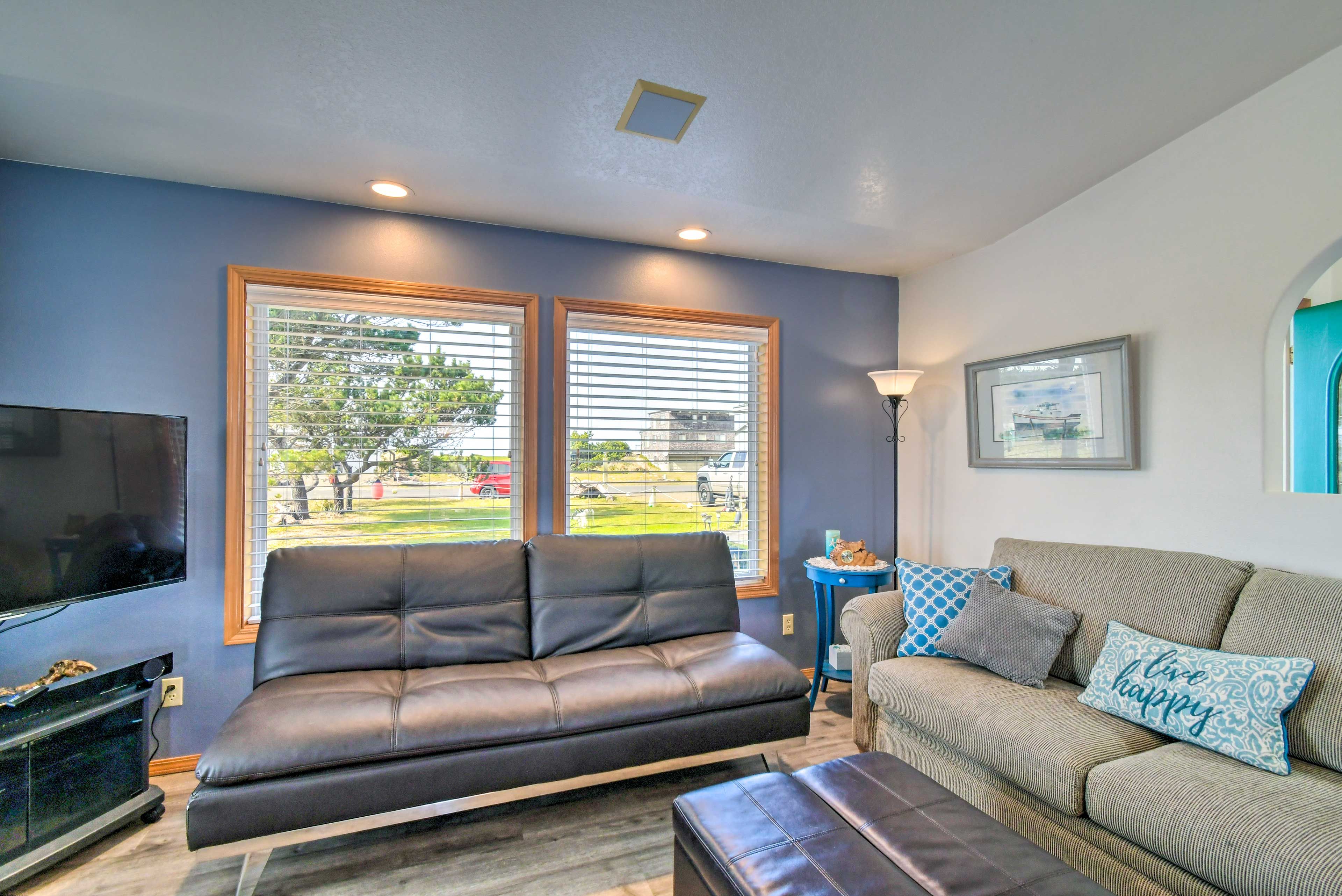 Living Room | Smart TV | DVD Player