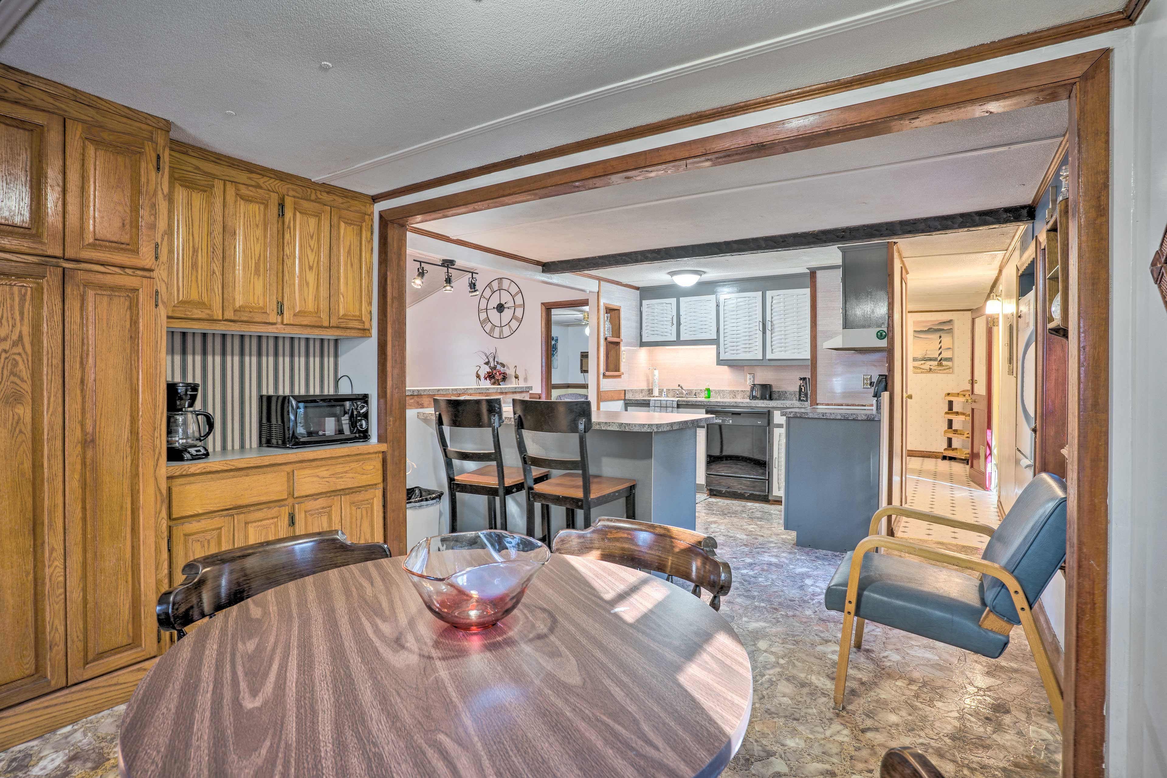 Dining Area | Kitchen