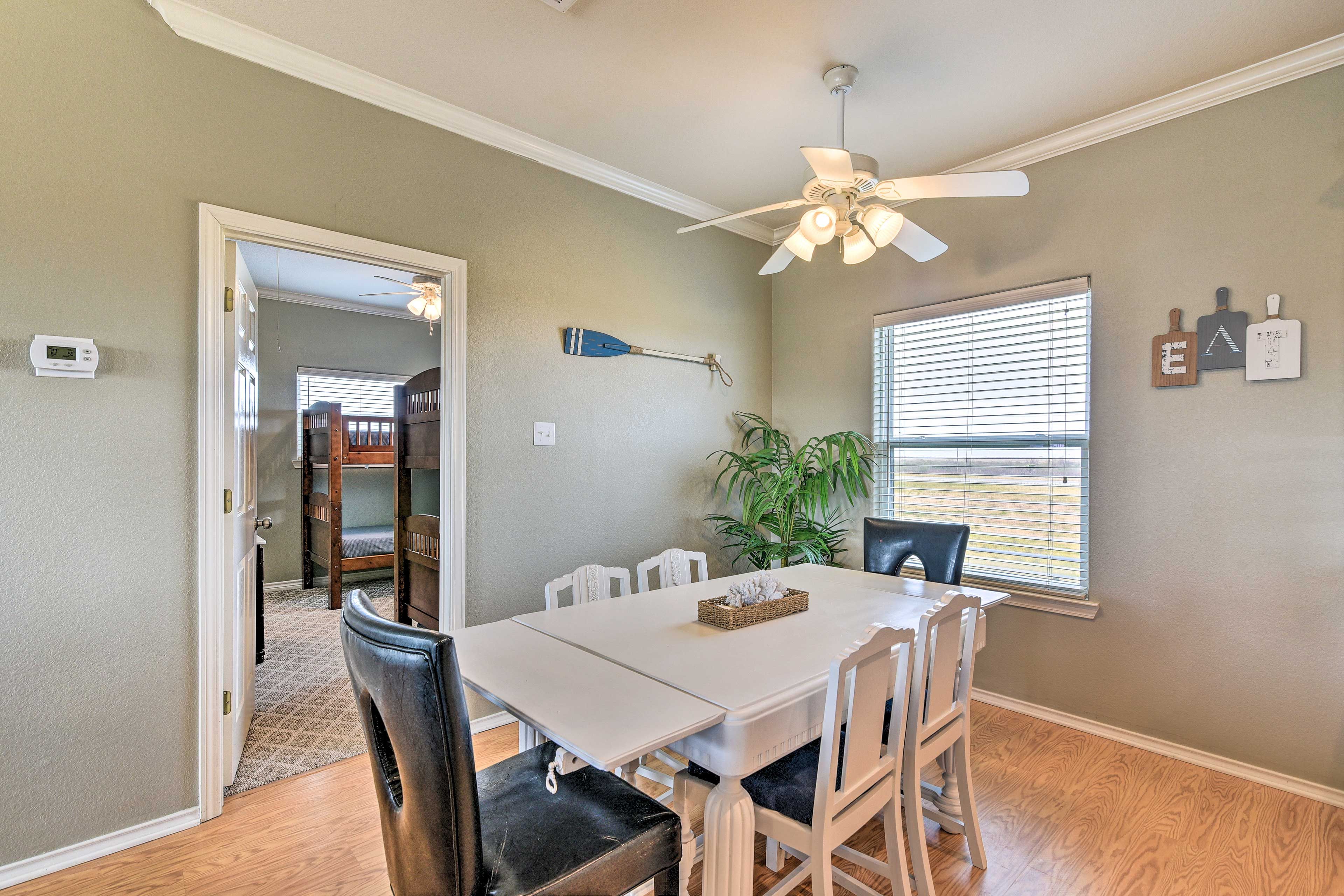 Dining Area | Dishware & Flatware Provided