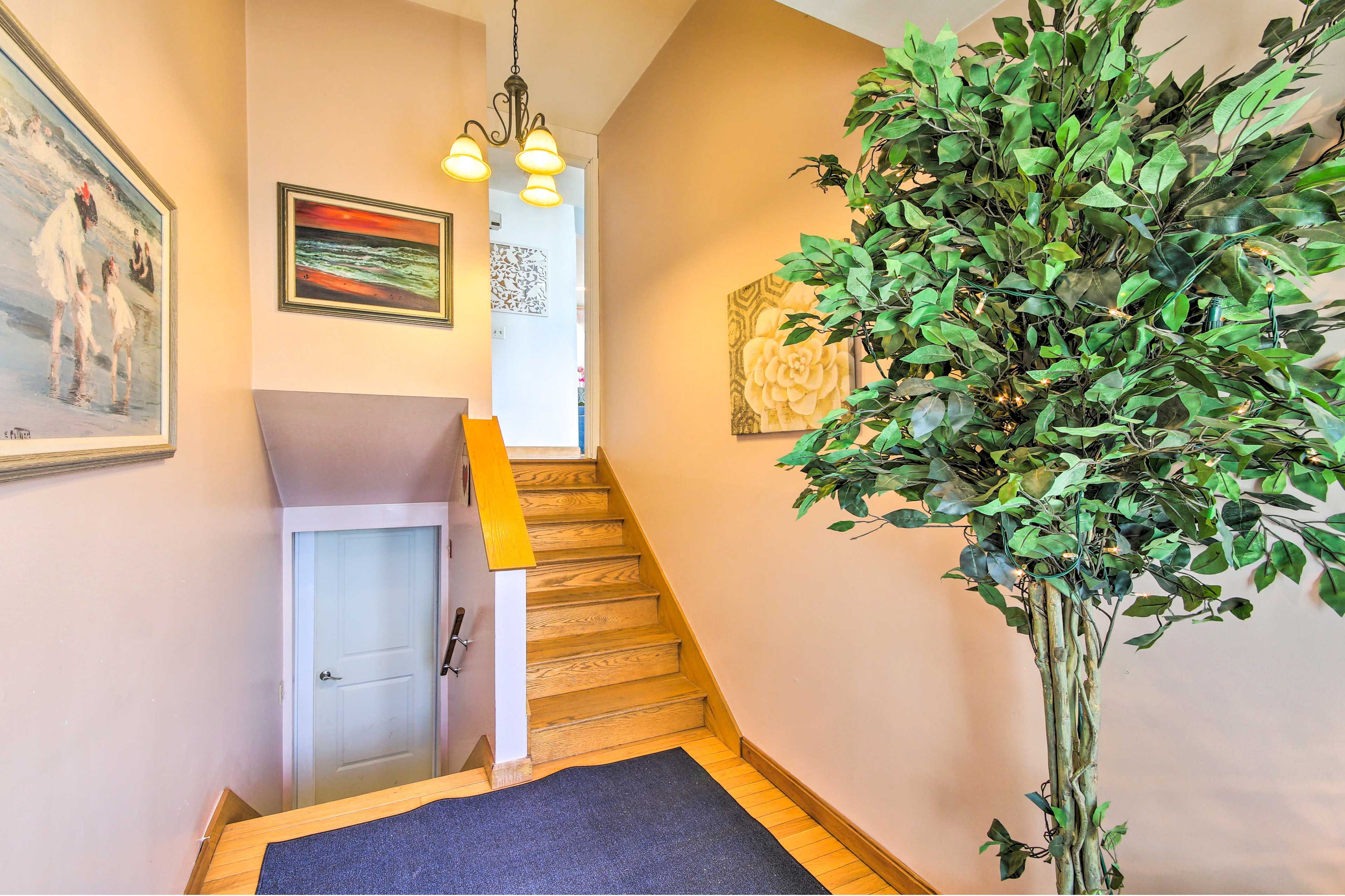 Entryway | Stairs Required