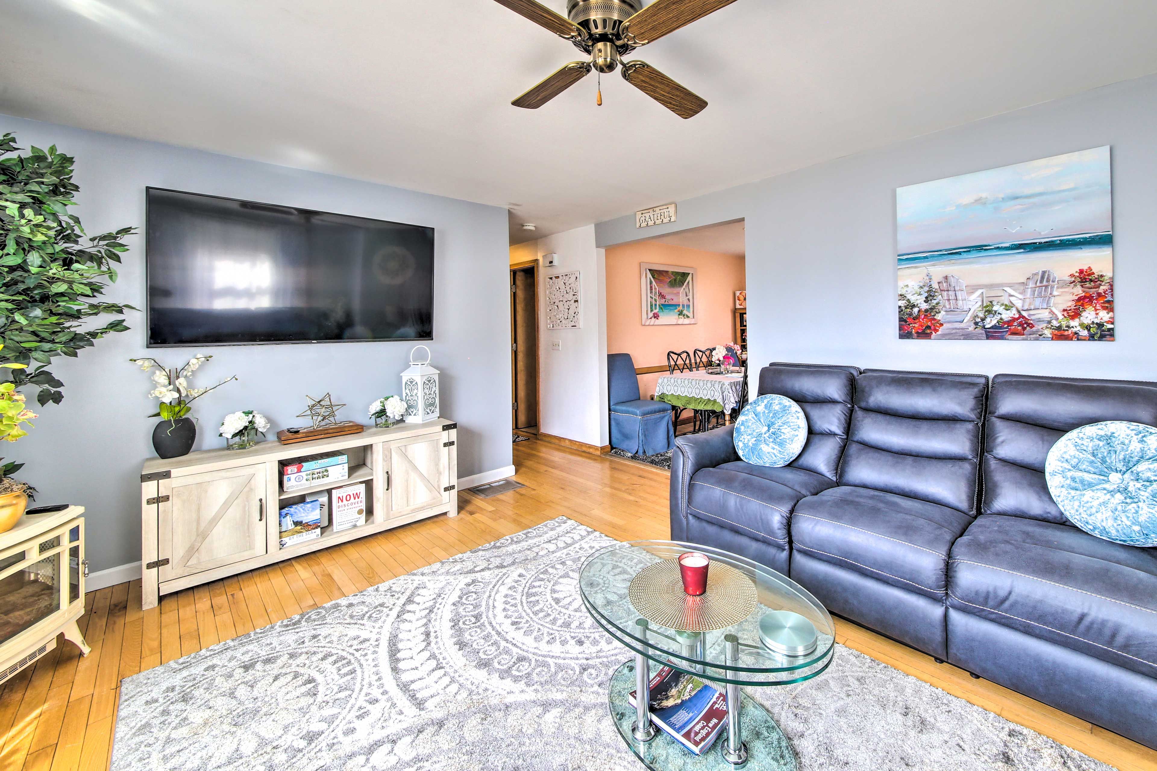 Living Room | Smart TV | Cable