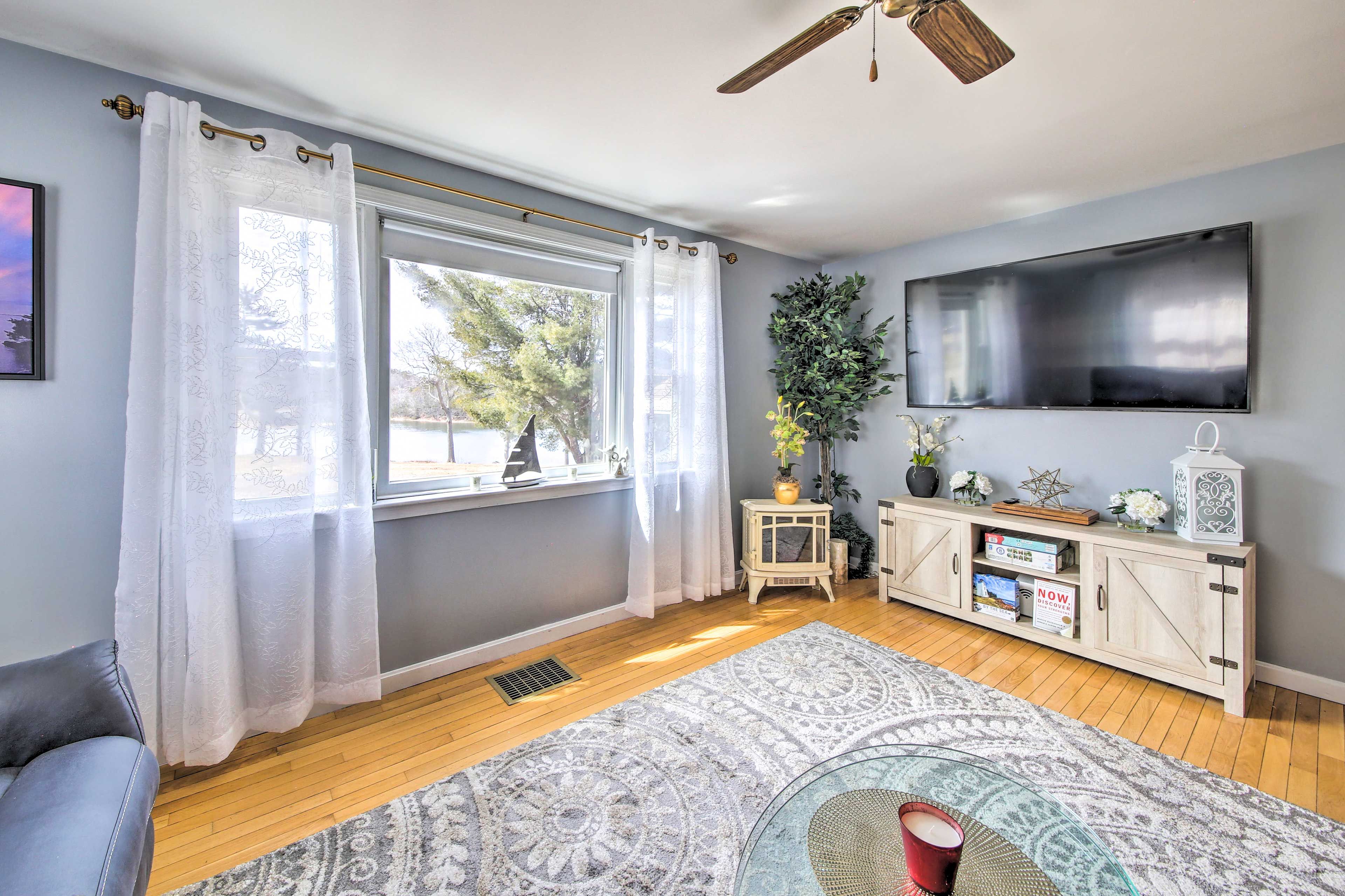Living Room | Electric Fireplace | Board Games