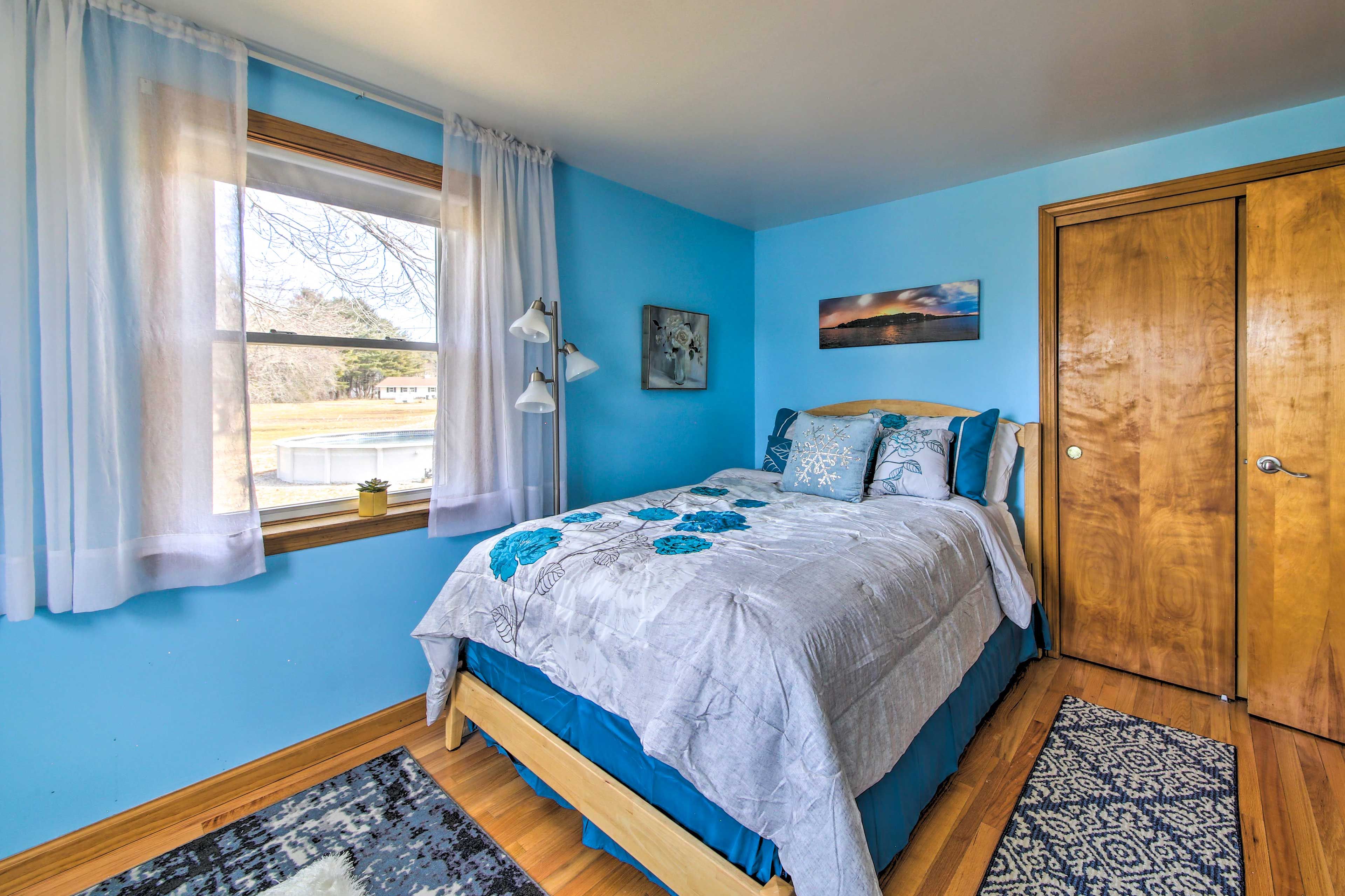 Bedroom 1 | Queen Bed