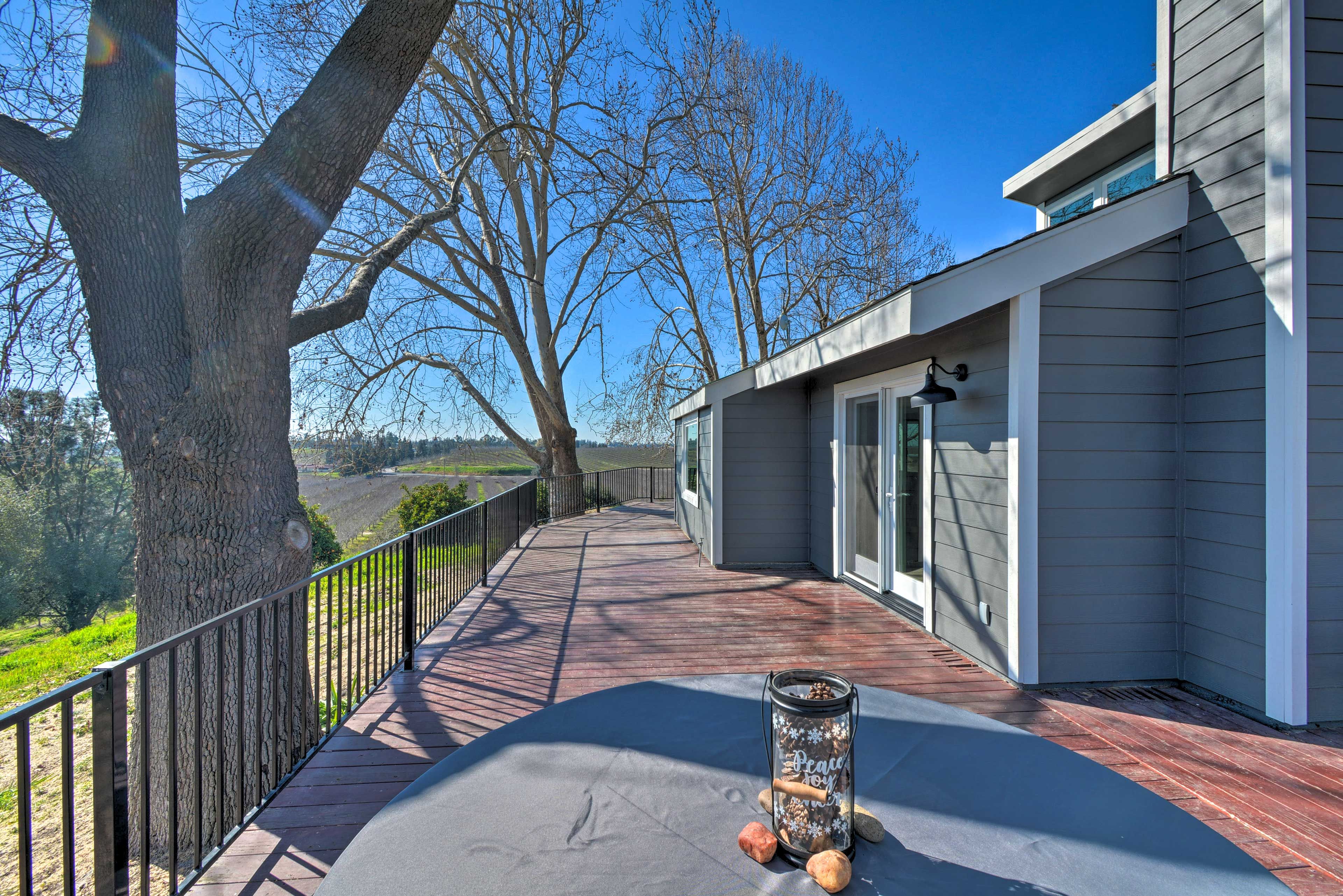 2-Level Wraparound Deck