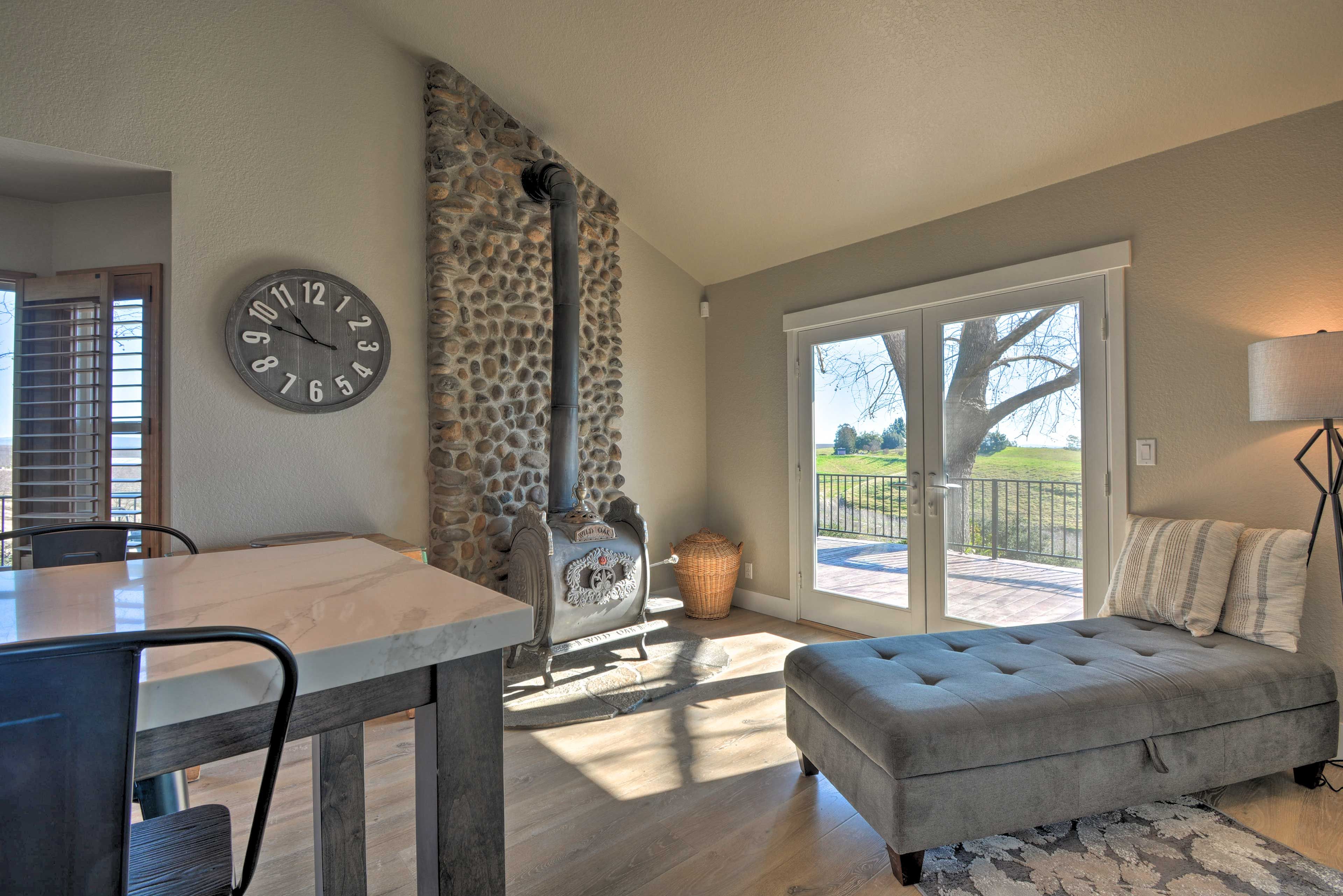 Living Room | Decorative Fireplace