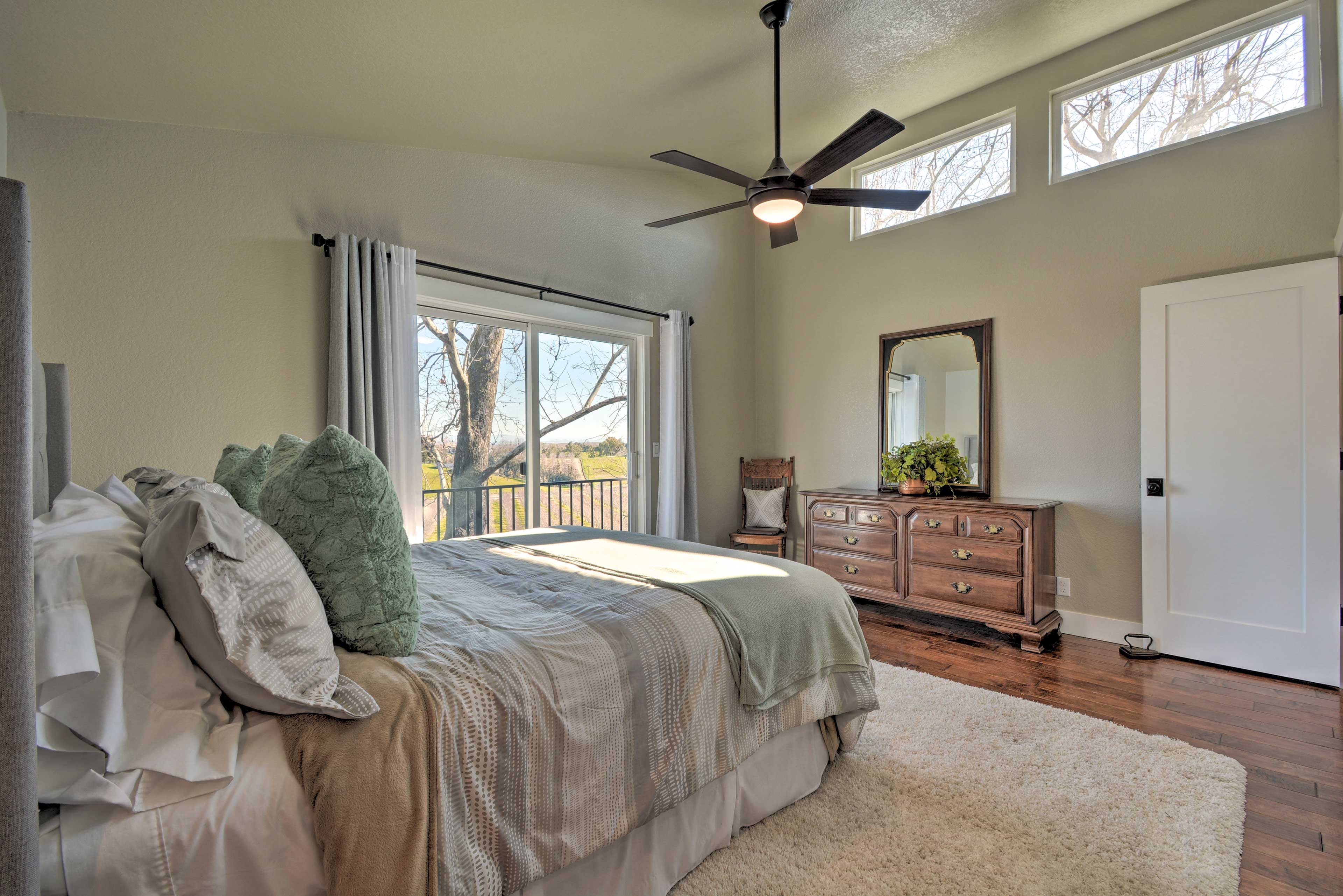 Bedroom 1 | King Bed