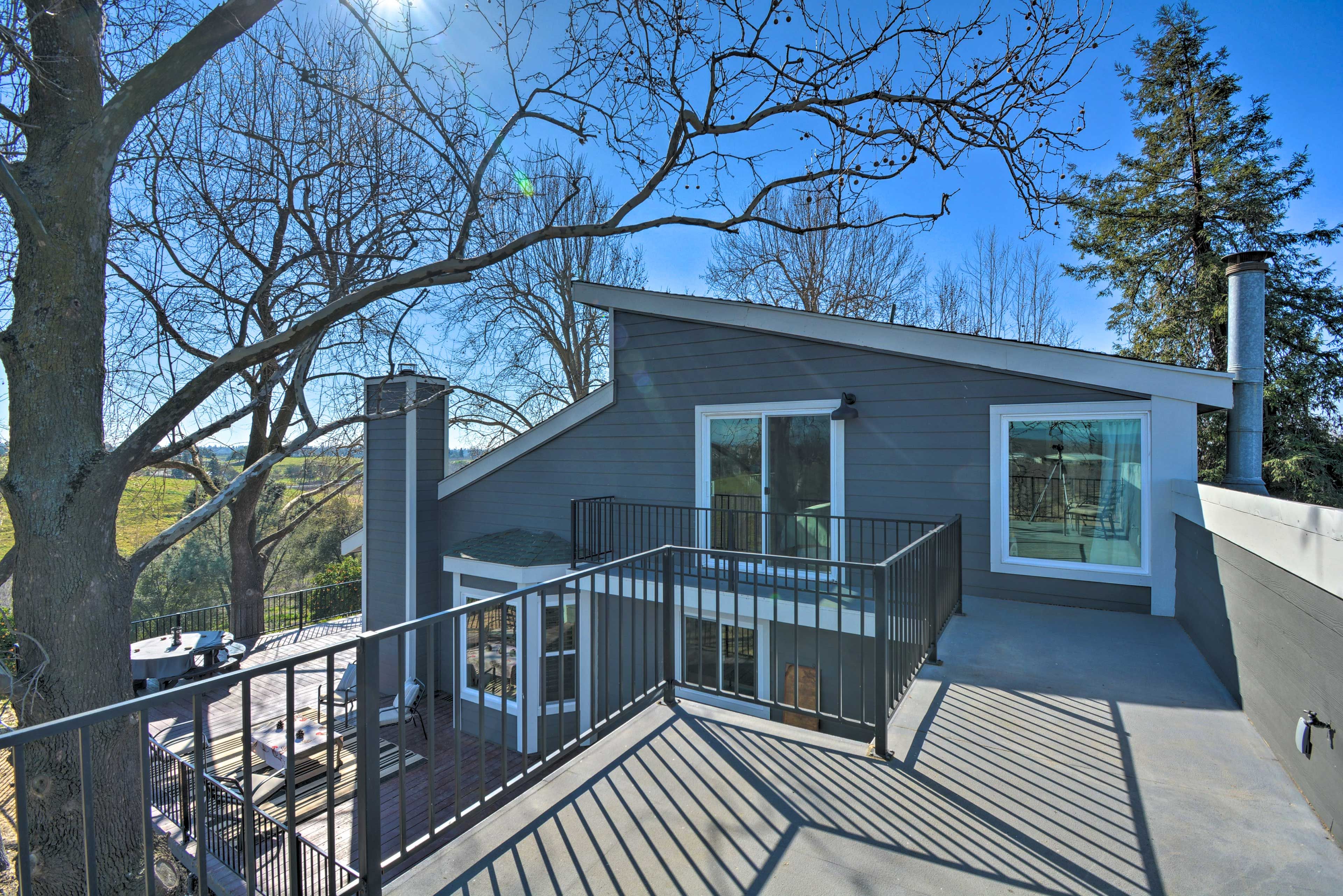 2-Level Wraparound Deck