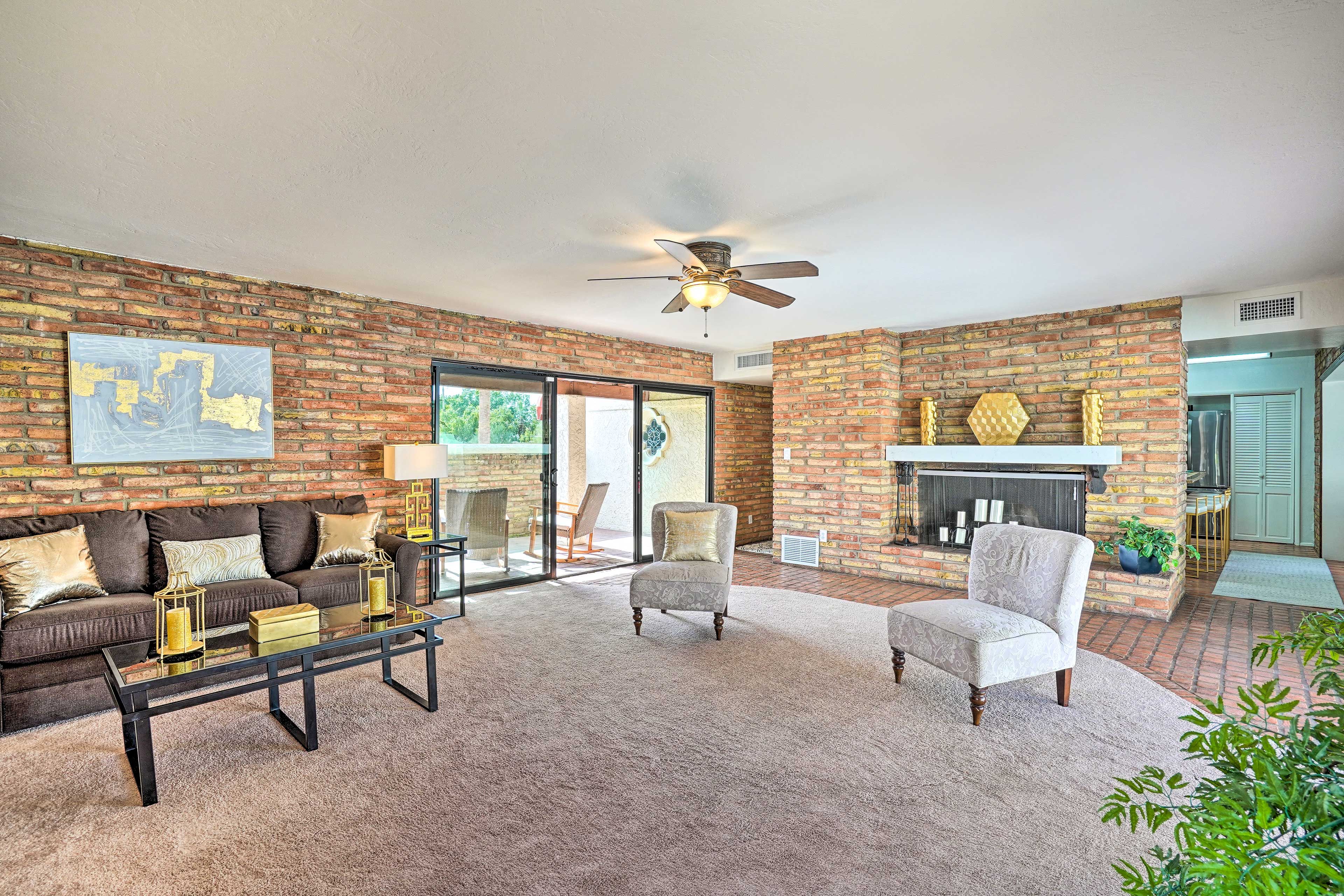 Living Room | Sleeper Sofa | Free WiFi
