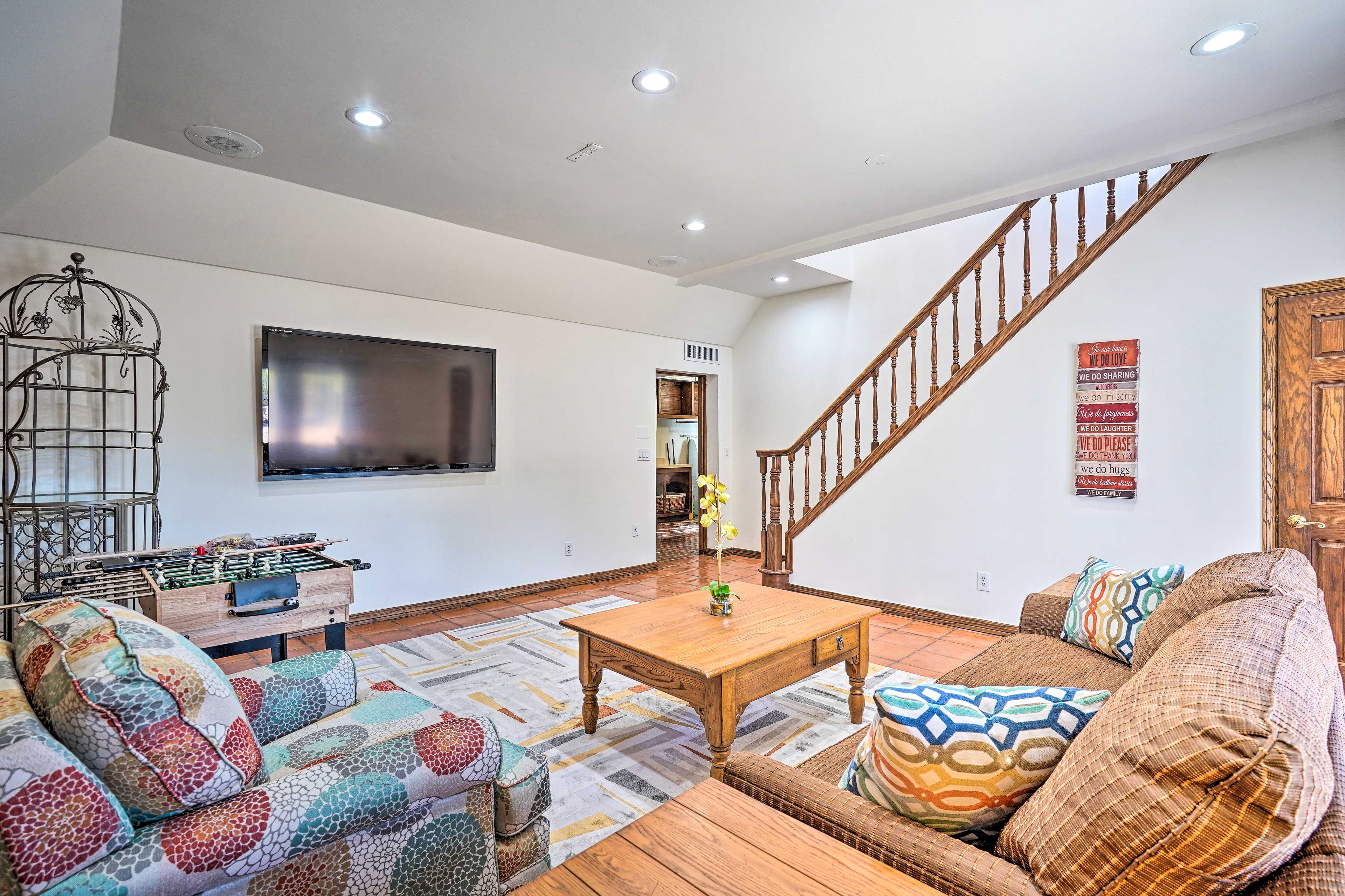 Basement | Smart TV w/ Cable