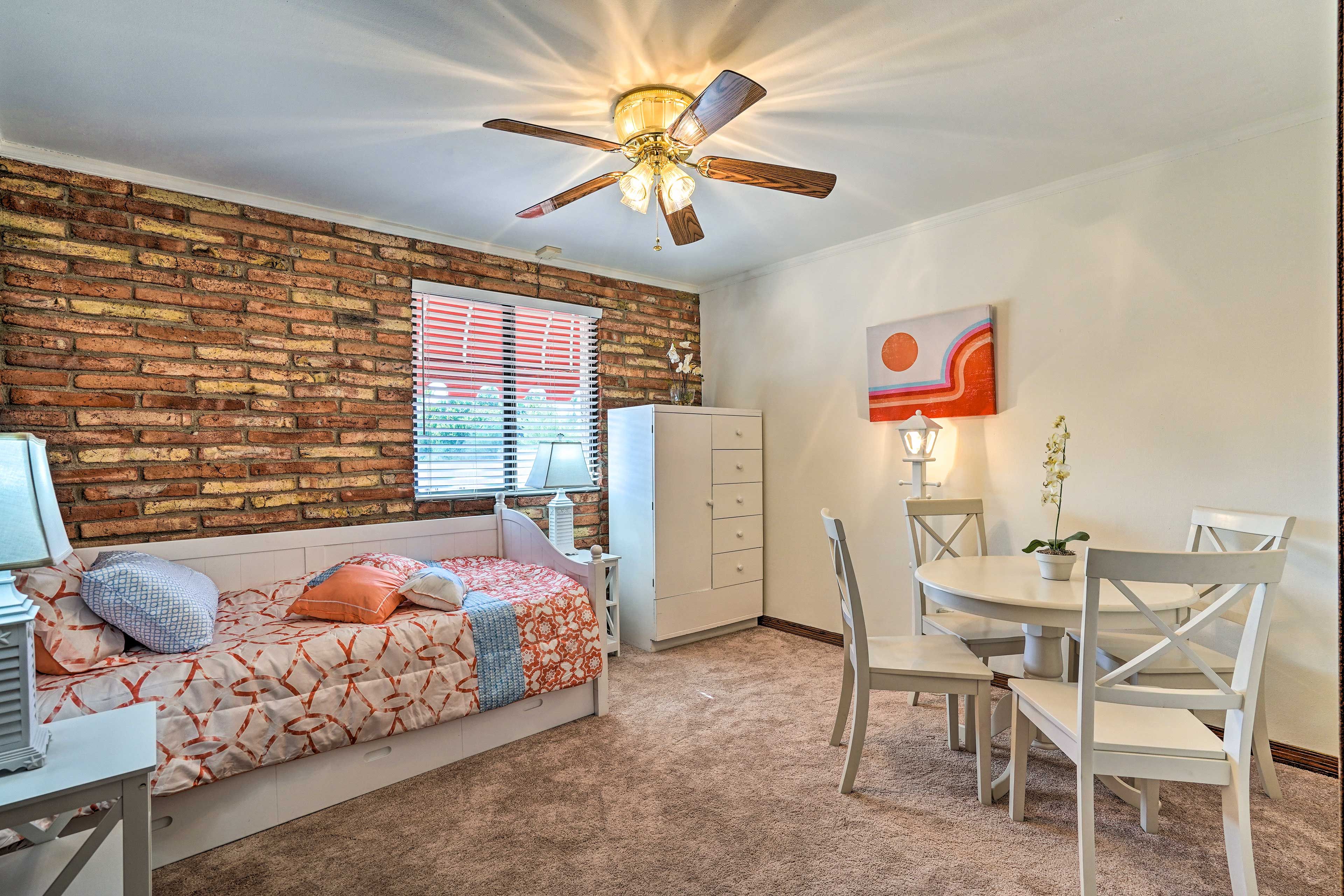 Bedroom 3 | Twin Daybed w/ Twin Trundle