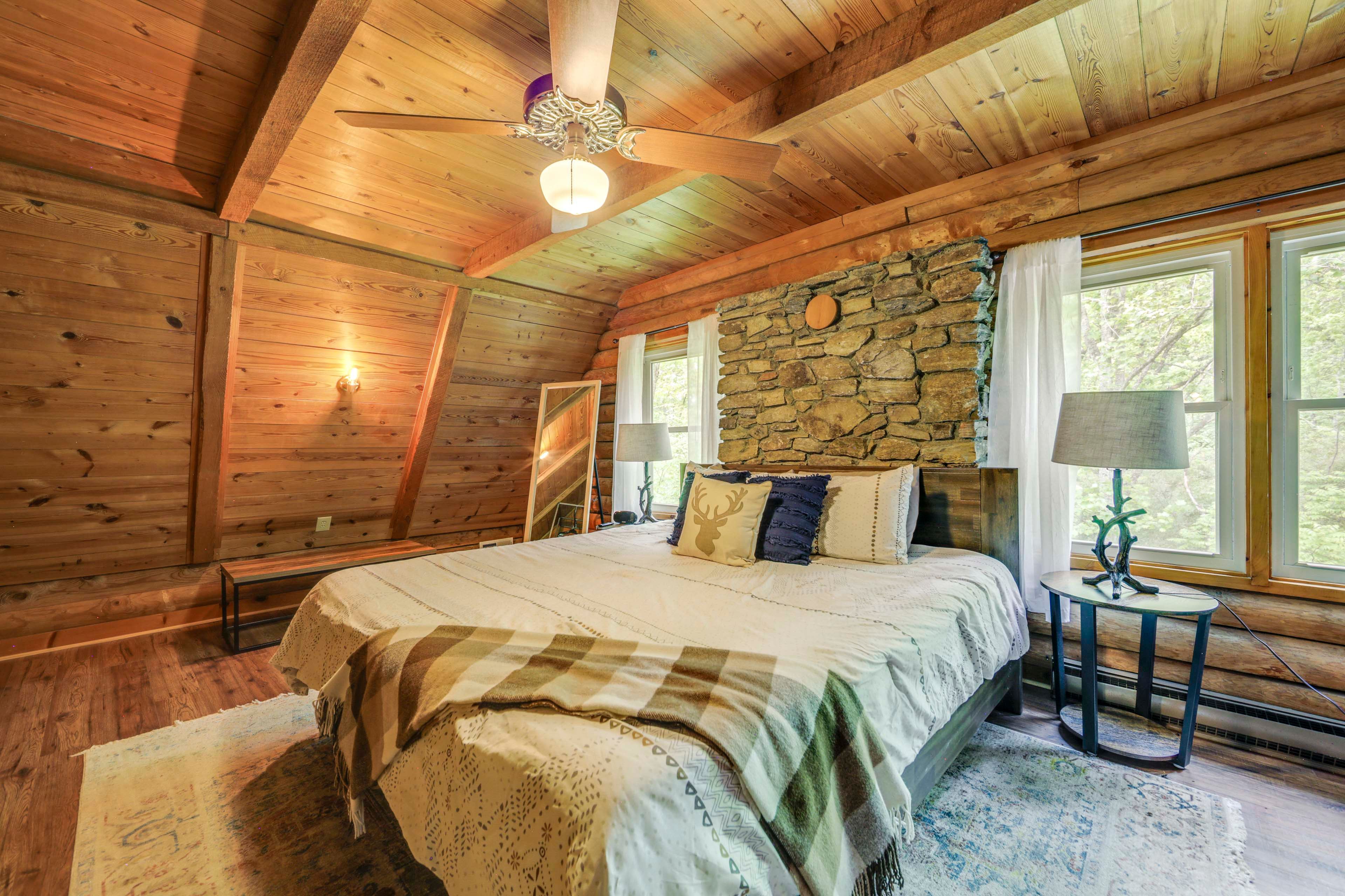 Bedroom 1 | King Bed | 2nd Floor | Linens Provided