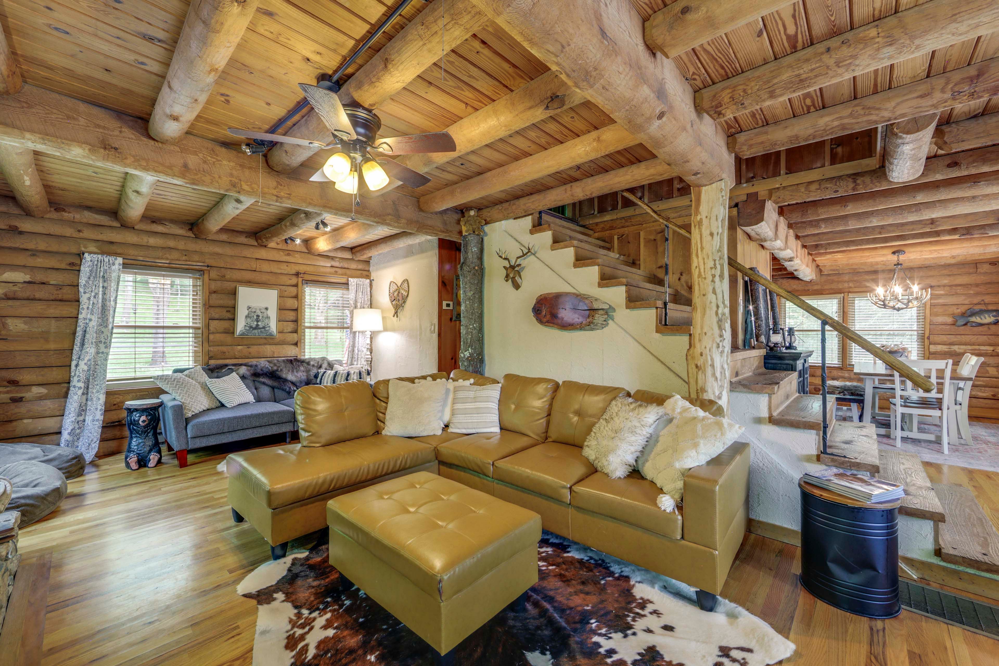 Living Room | Fireplace | Smart TV | Free WiFi | Central Heat & A/C