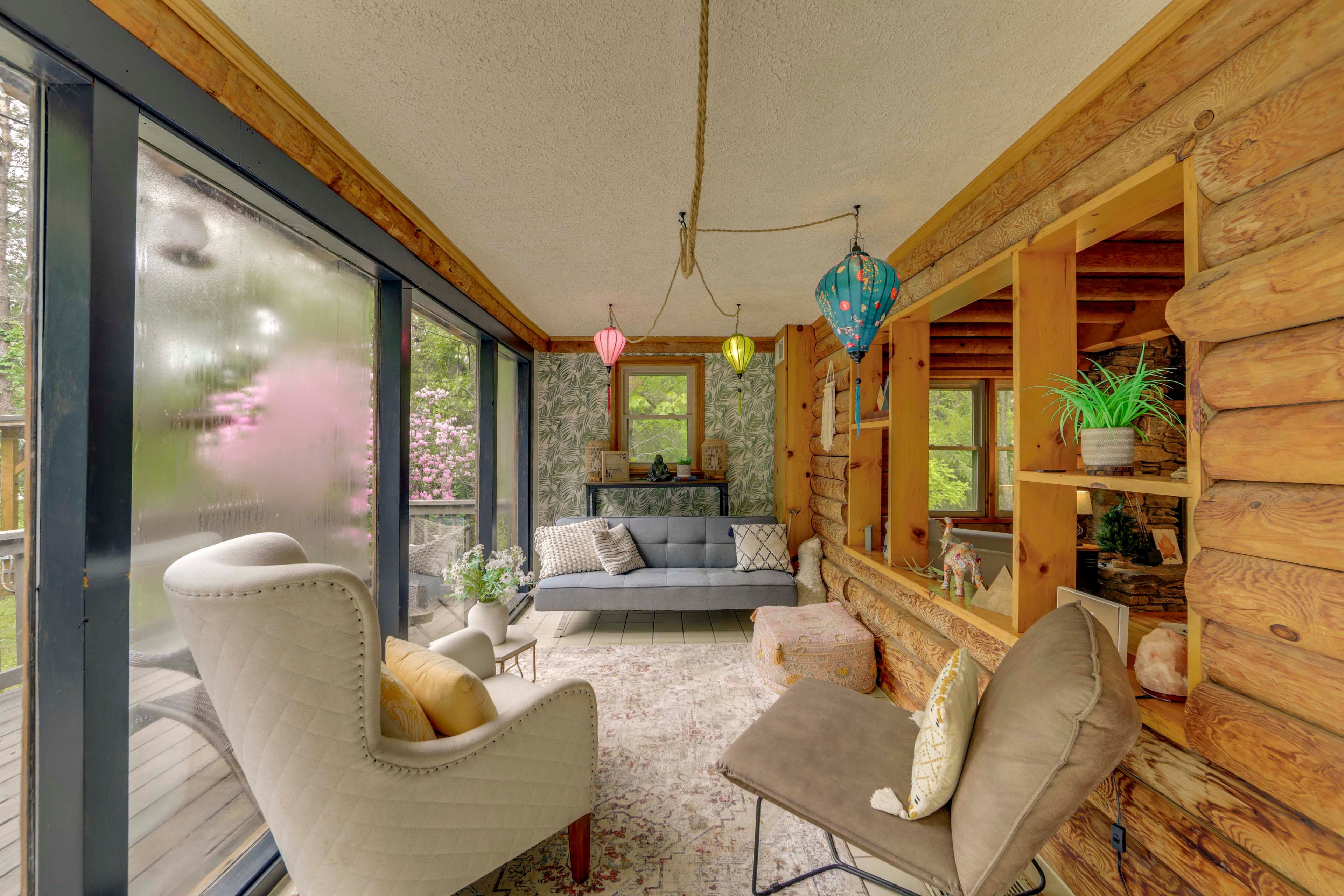 Sunroom | Sleeper Sofa | Shuffleboard