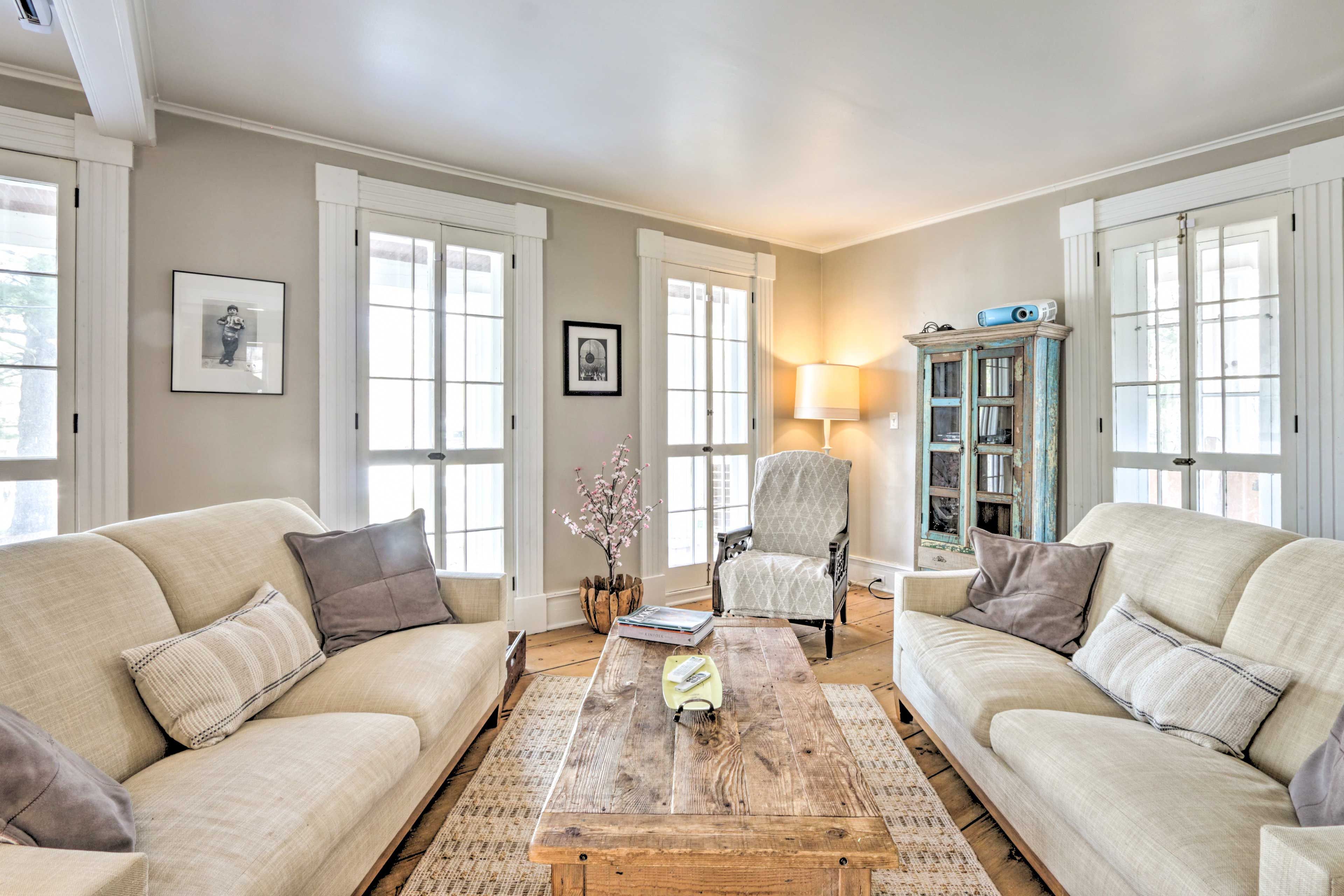 Living Room | Free WiFi | Central Heating | 2-Story Property