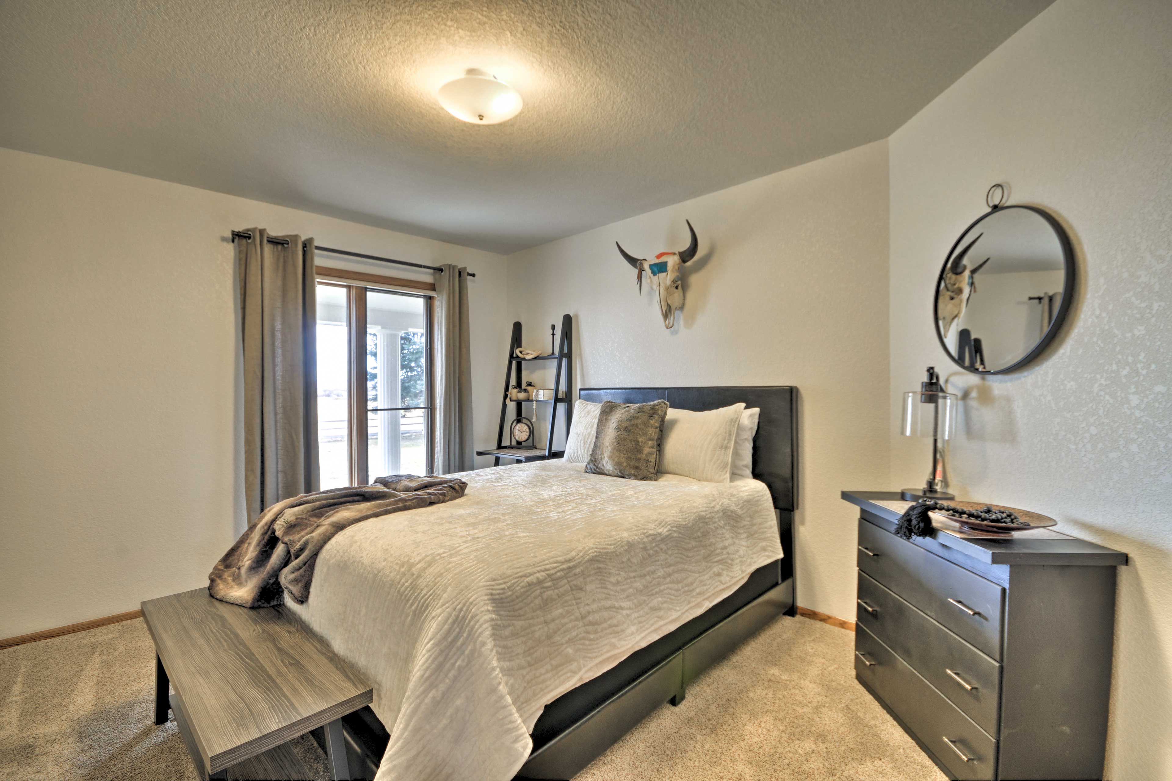 Bedroom 2 | Queen Bed