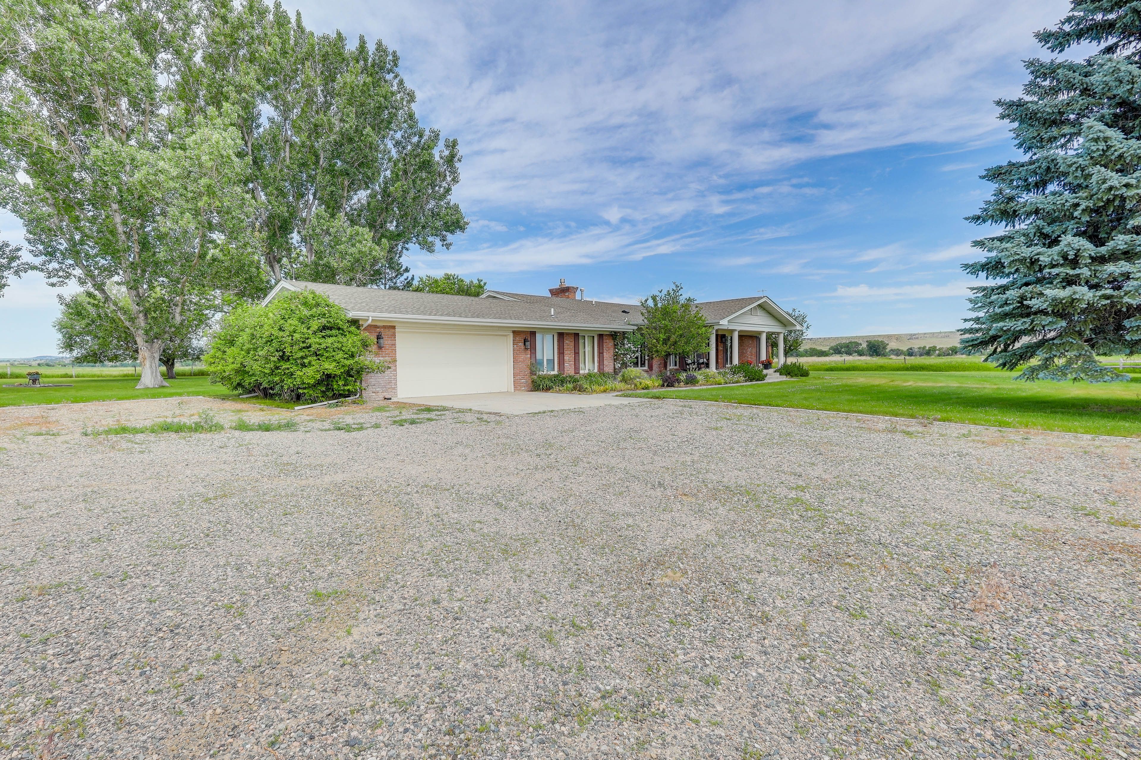 Parking | Driveway (4 Vehicles) | Trailer Parking Available