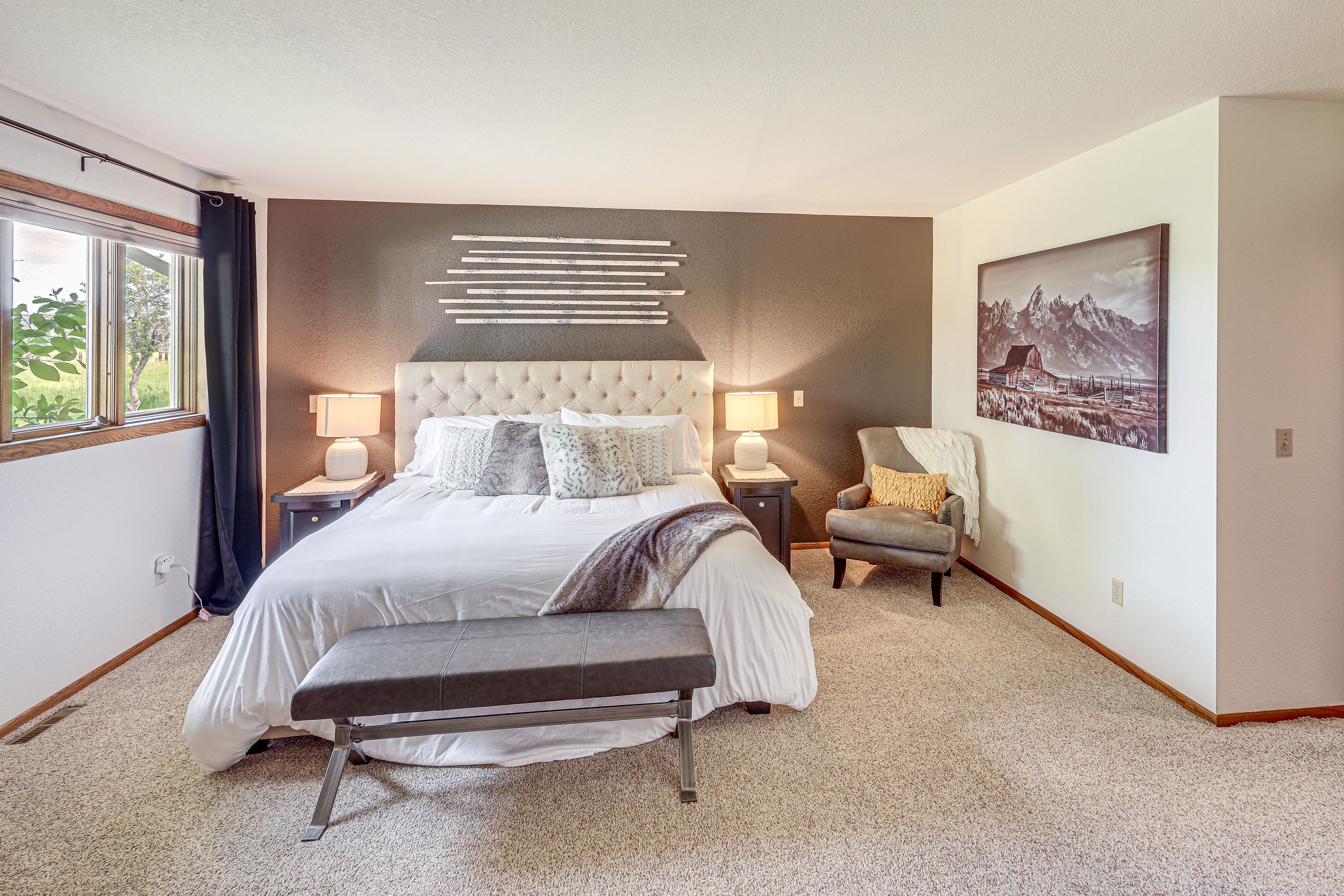 Bedroom 1 | King Bed