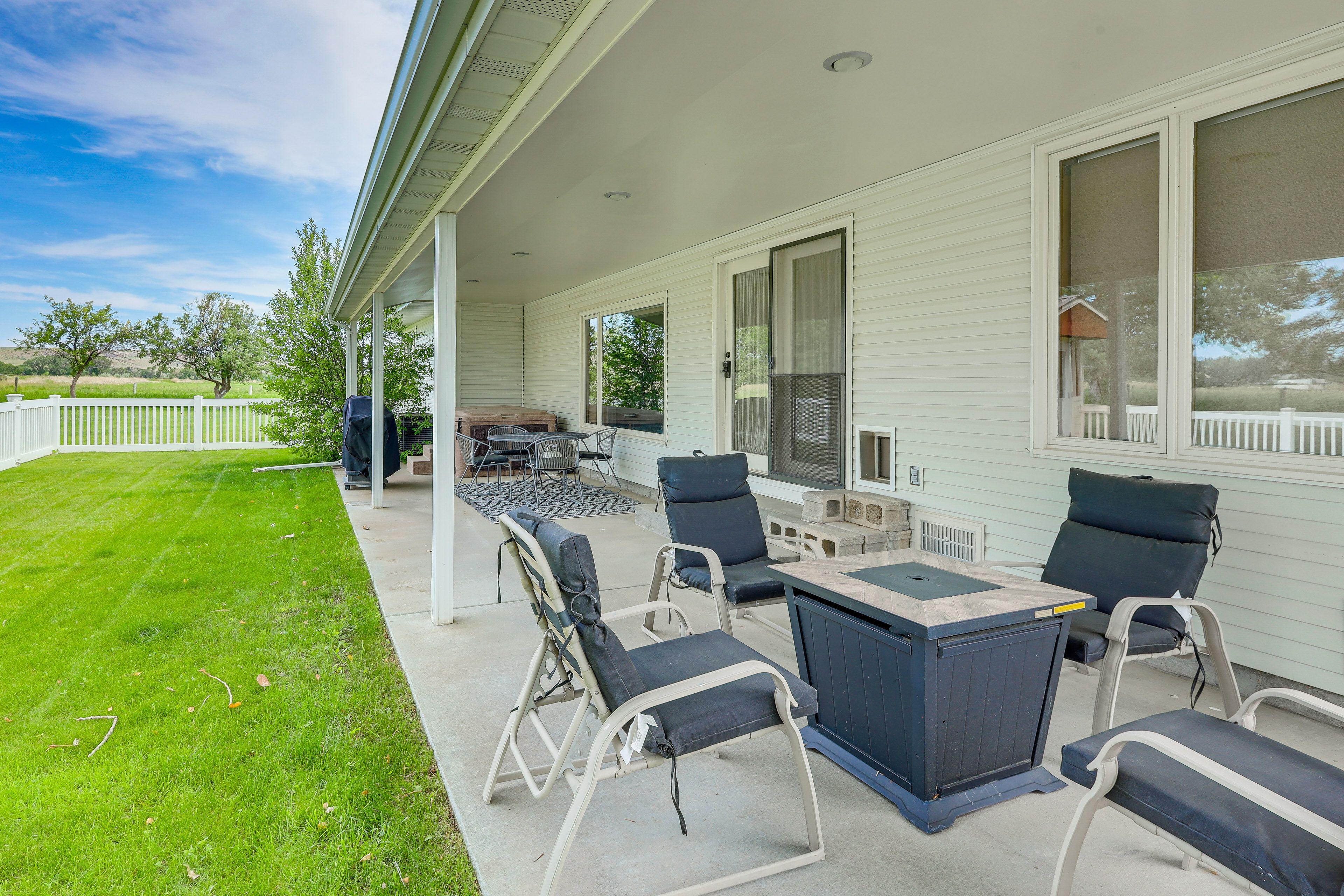 Covered Patio | Fire Pit | Gas Grill