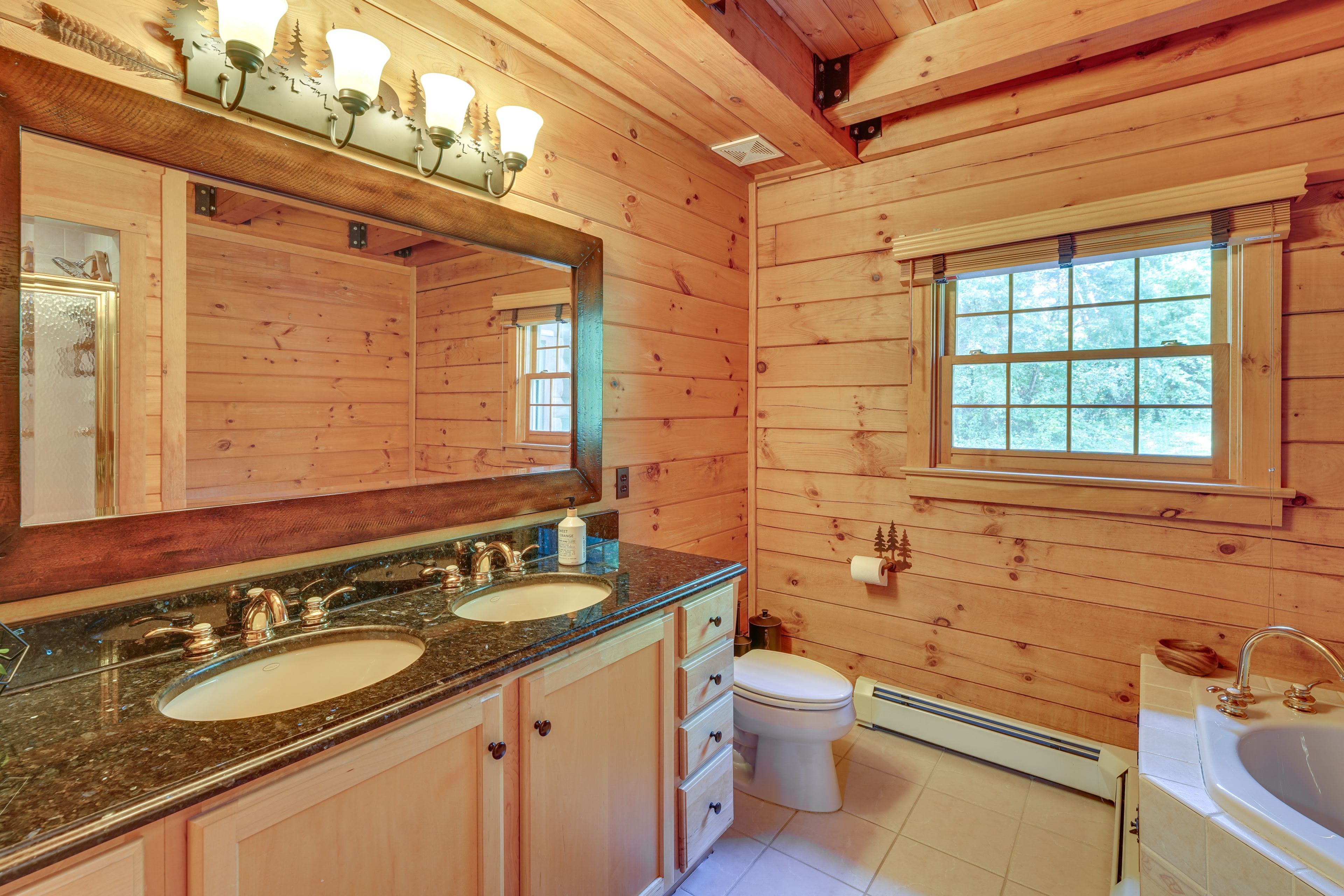 Full Bathroom | Jetted Tub